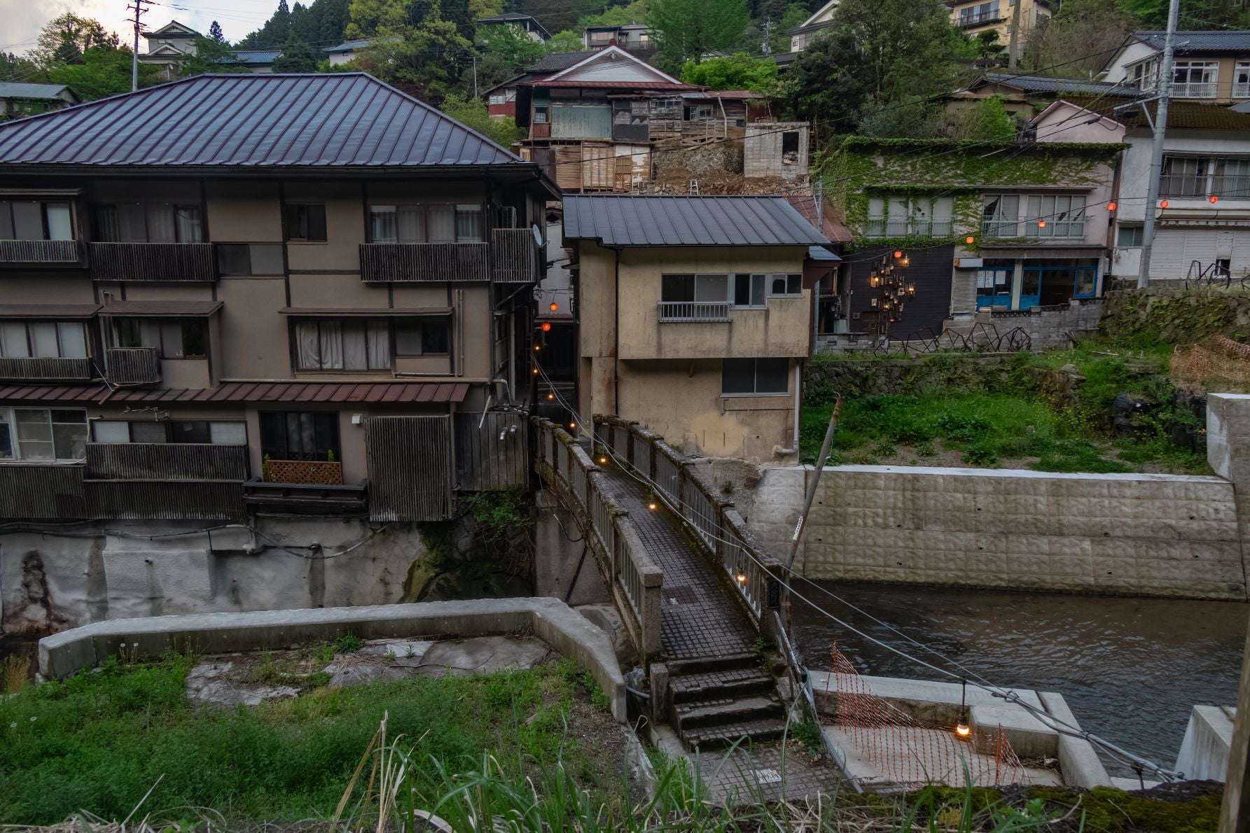 こんな感じの温泉街の風景が好きだ