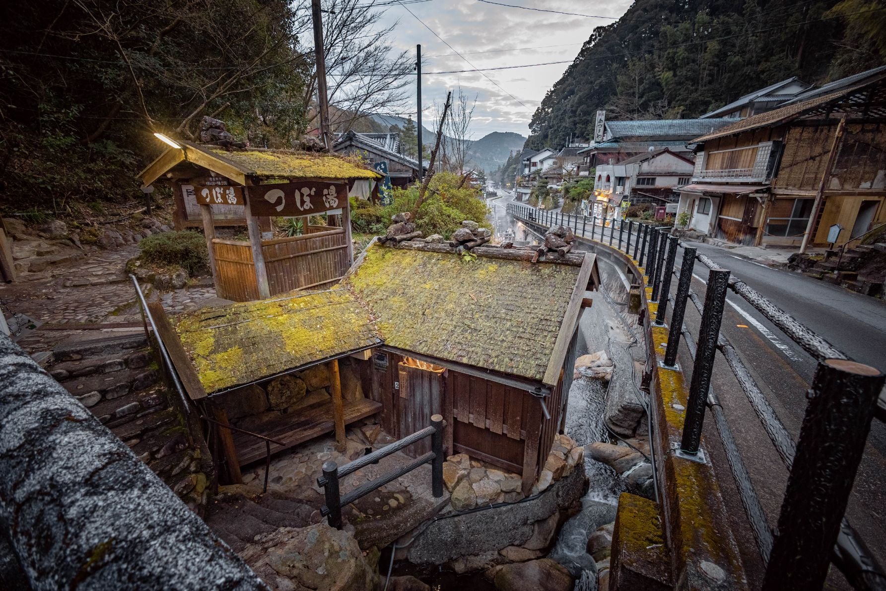 画面中央に写るのがつぼ湯