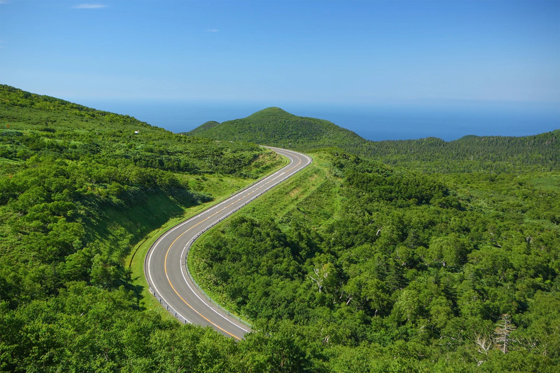 知床横断道路（北海道）の道の画像