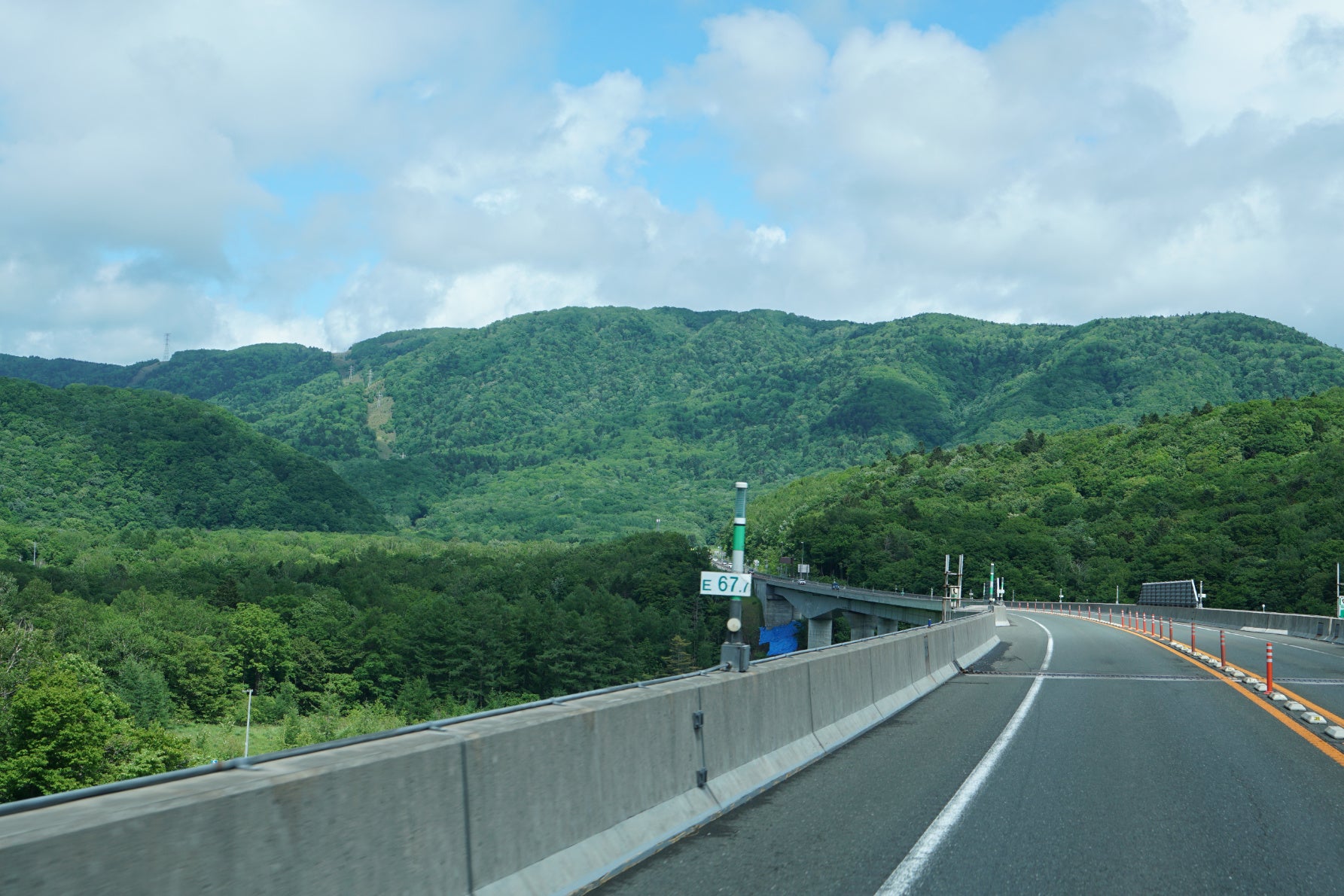 道中スナップ４ 高速道路運転中