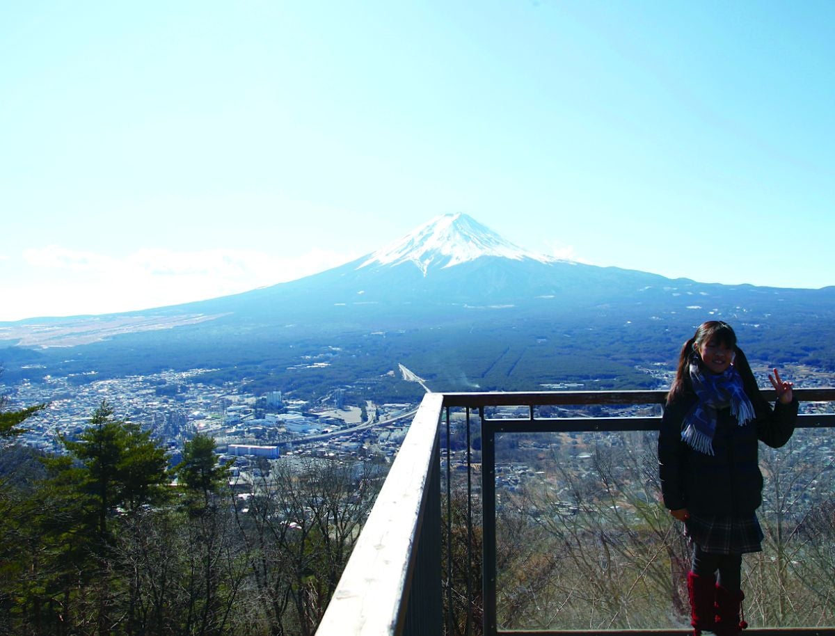 標高1110mの崖からせり出している絶景やぐら
