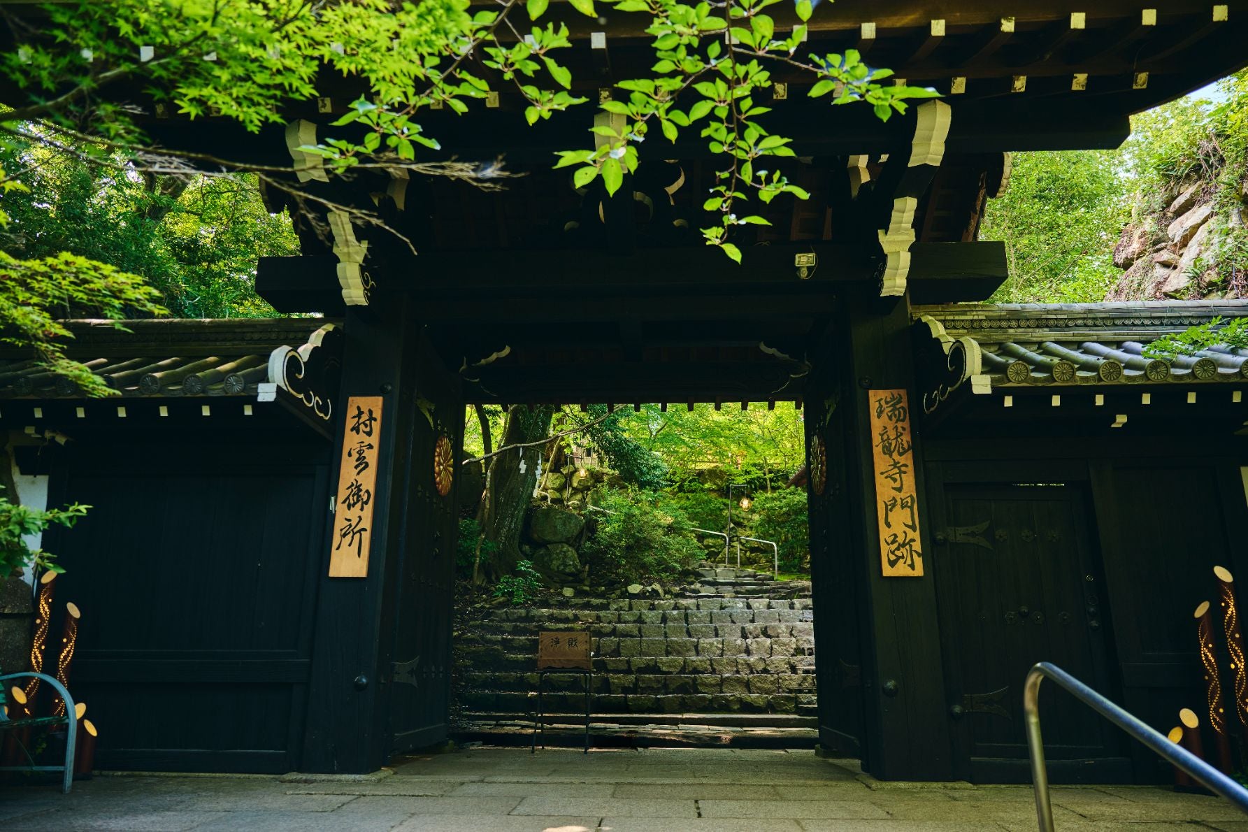村雲御所瑞龍寺の山門