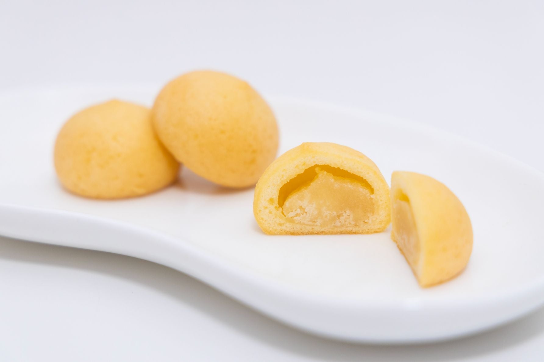 もちもちミニあんぱん　ポッポ牛乳　323円