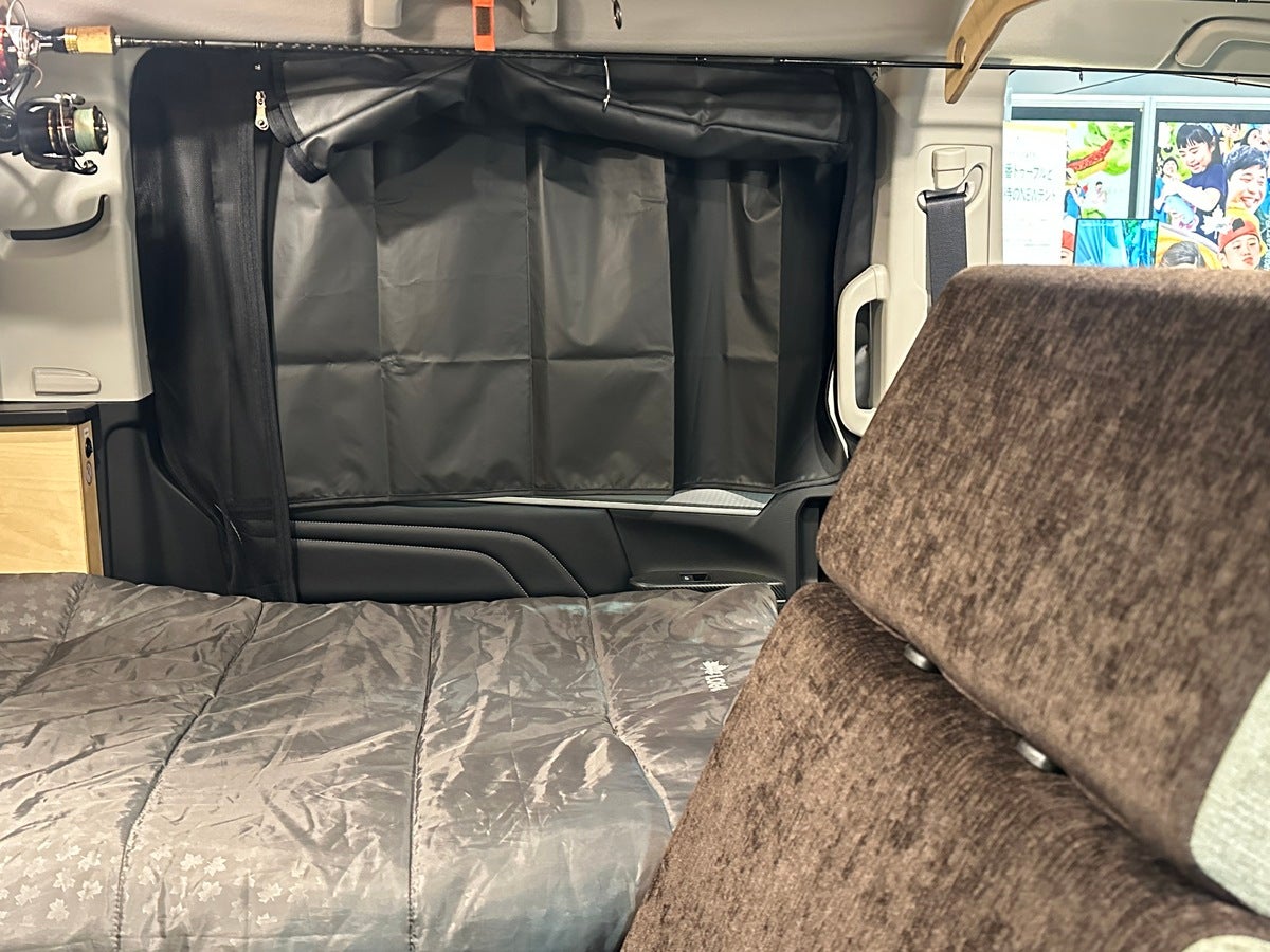 ロゴス 車用サイドシェードの裏表生地の質感
