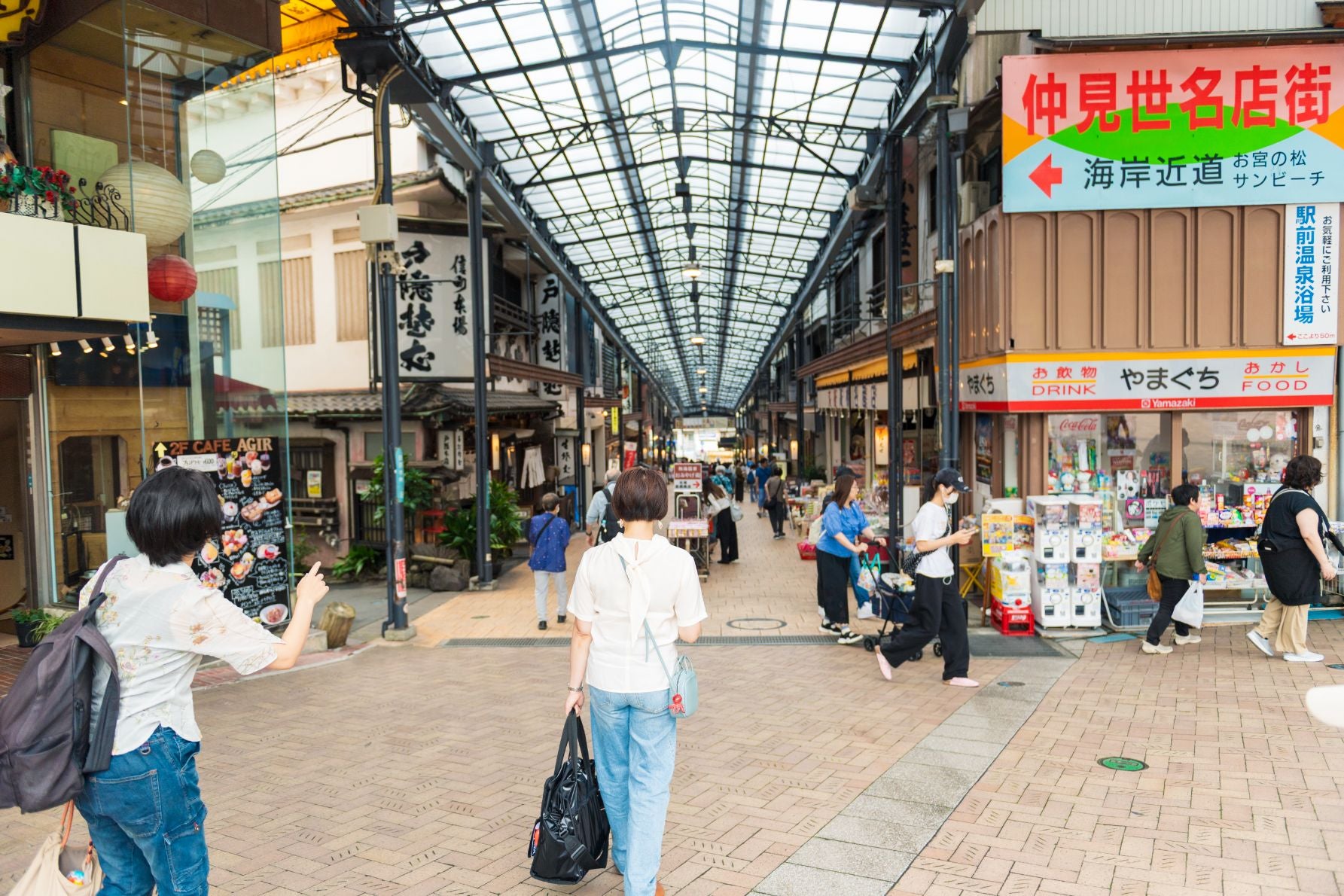 まだ午前中なので人もまばら。このあと混雑してきました