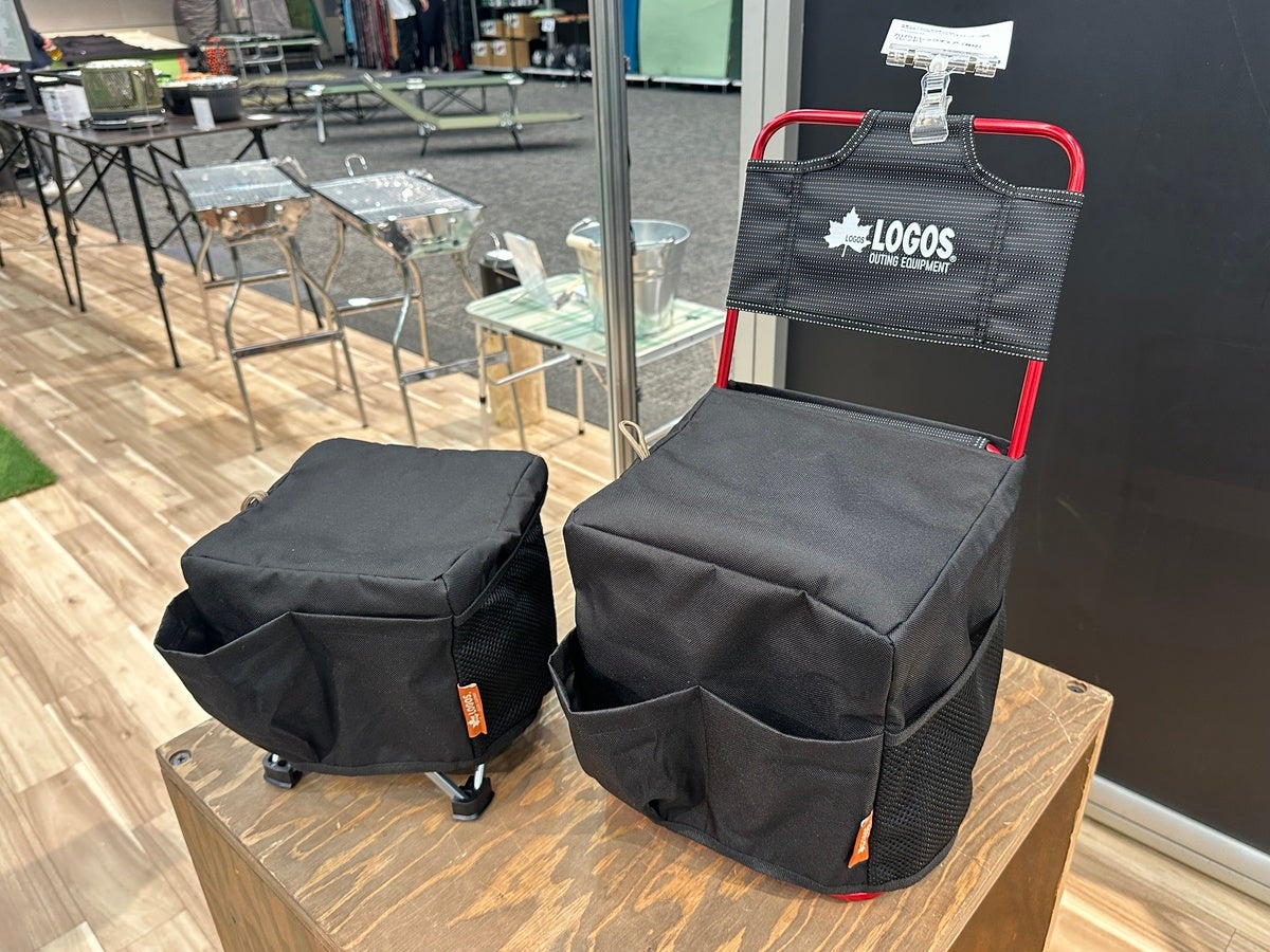 ロゴスのチェアに装着する収納機能付きカバー