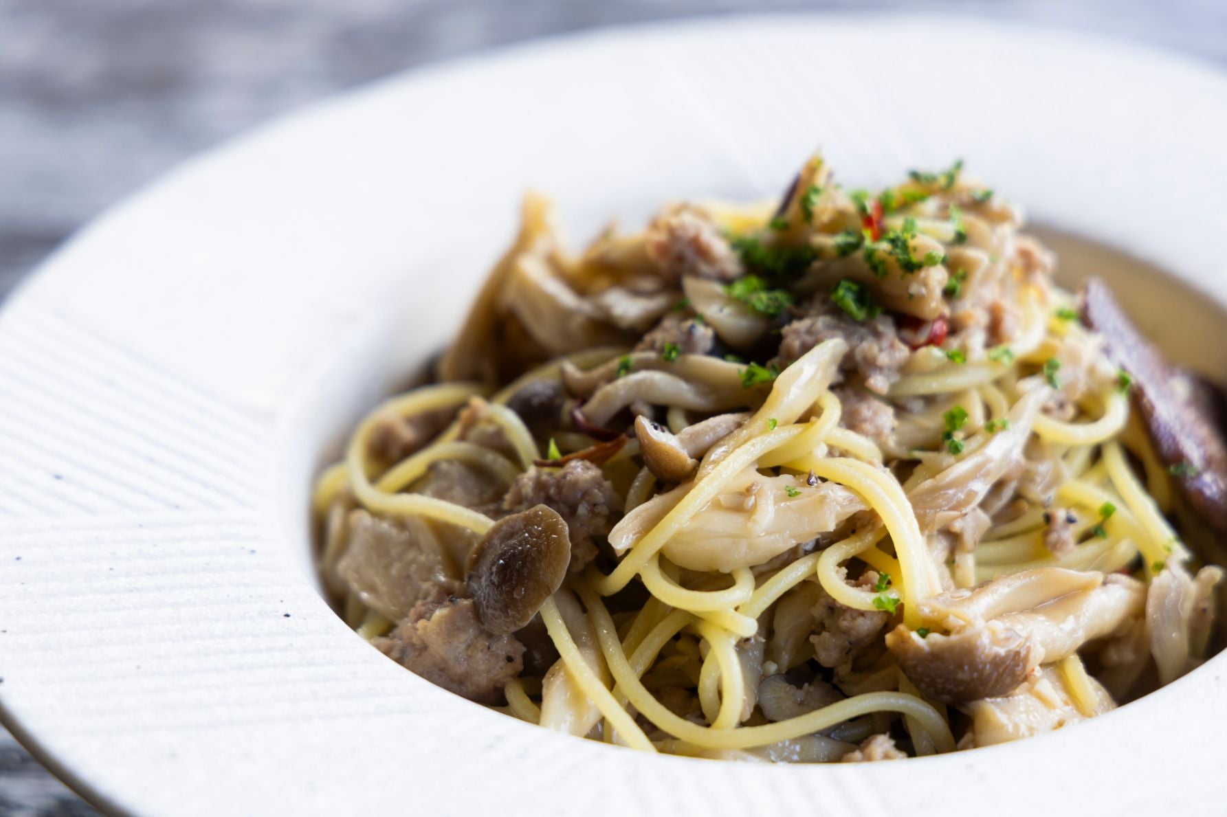 グリルプレートや石窯ピザとともに、パスタも人気