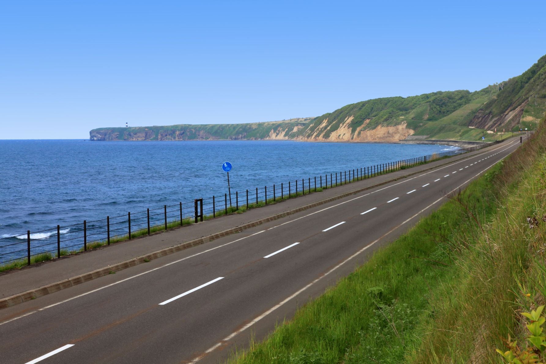 道道76号から見える能取岬
