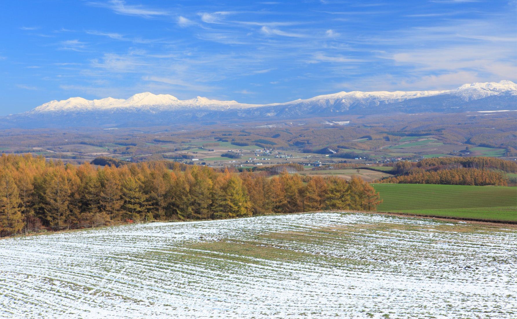 10月でも雪が降ることがあるため、レンタカーを借りる際は装着タイヤも確認しておこう