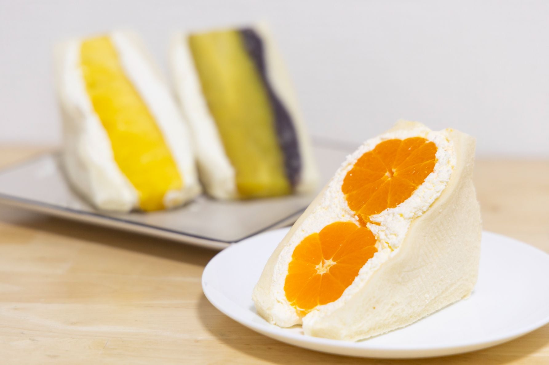   ずっしり重量感もあり、食べ応えも抜群の絶品フルーツサンド。季節によって行くたびに違うフルーツに出合えるので、来店するのが楽しみのひとつに！ 