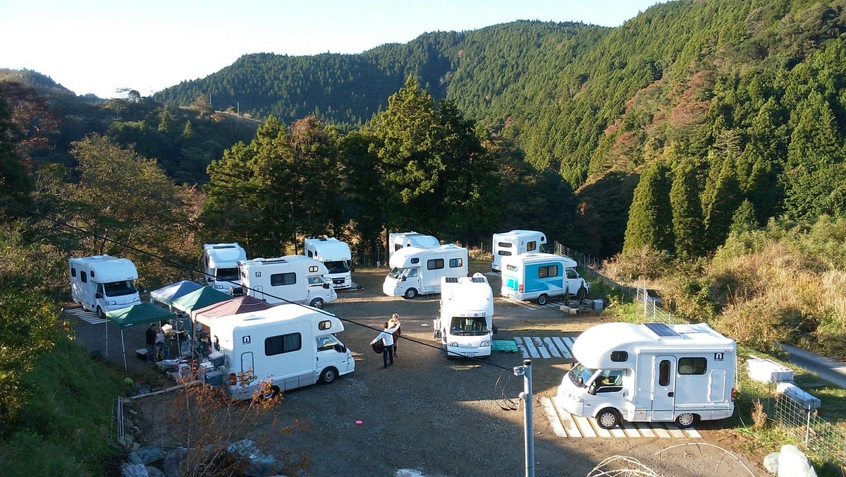 七里川温泉 RVパークのサイト風景