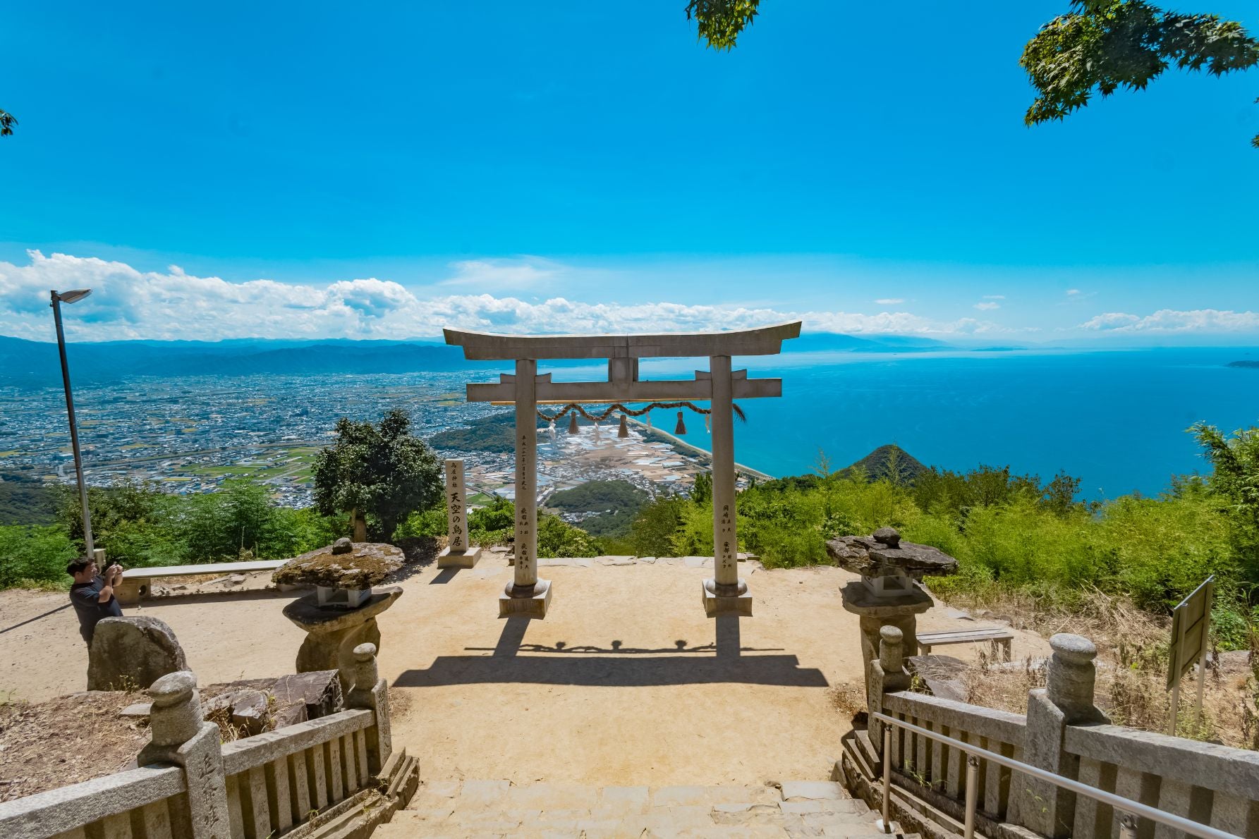 香川県高屋神社本宮からの景色。まさしく絶景鳥居