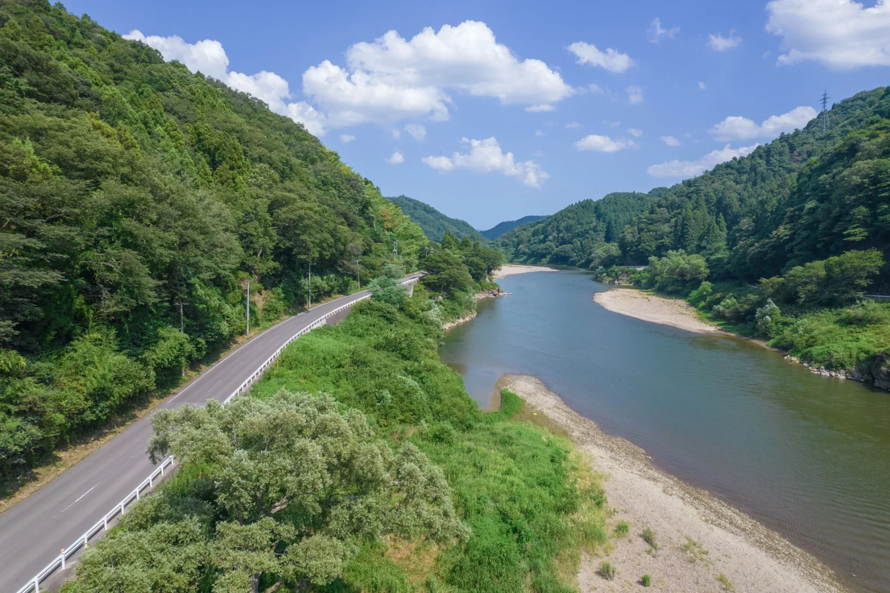 国道349号阿武隈ライン(宮城県)。阿武隈（あぶくま）川の左岸を国道349号で走るルート