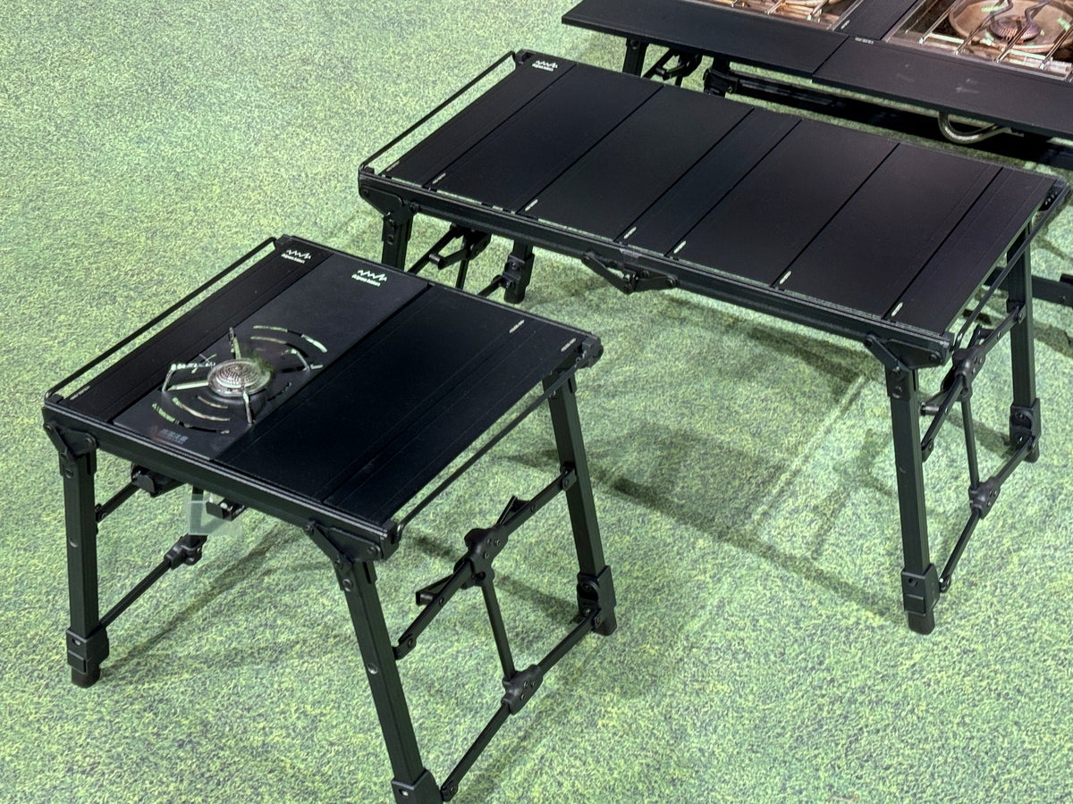 バーナーや小物をセットできる拡張機能付きテーブル2種