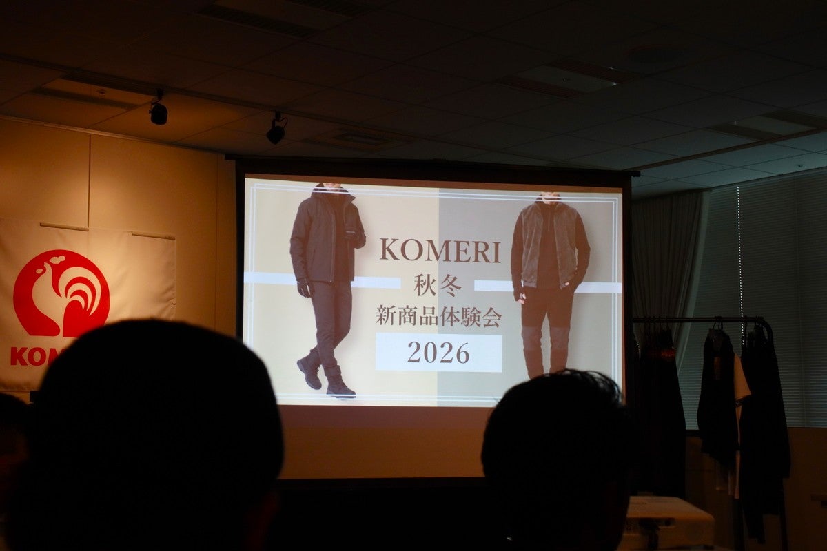 コメリ展示会場のスクリーンで上映されるプレゼンテーション画面