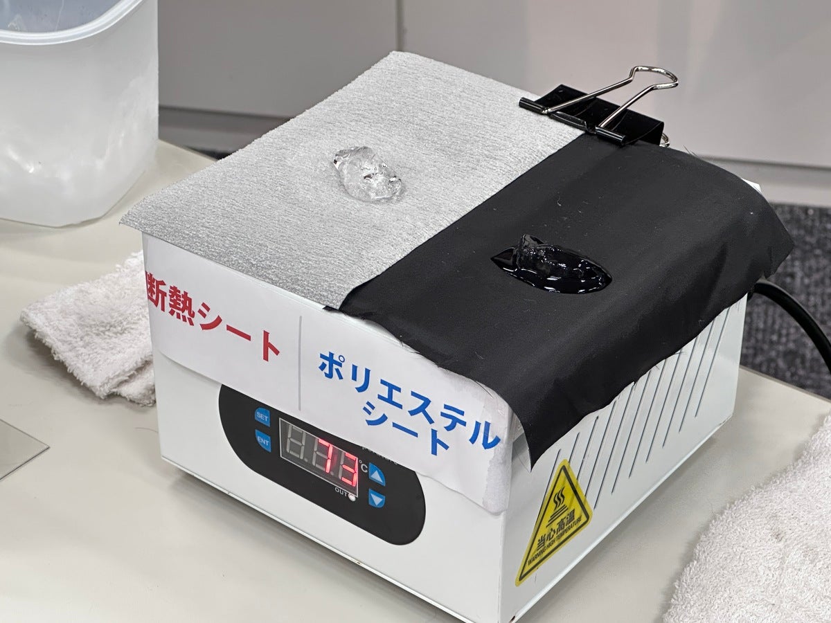 断熱シートとポリエステルシートでの氷の溶けにくさ実験