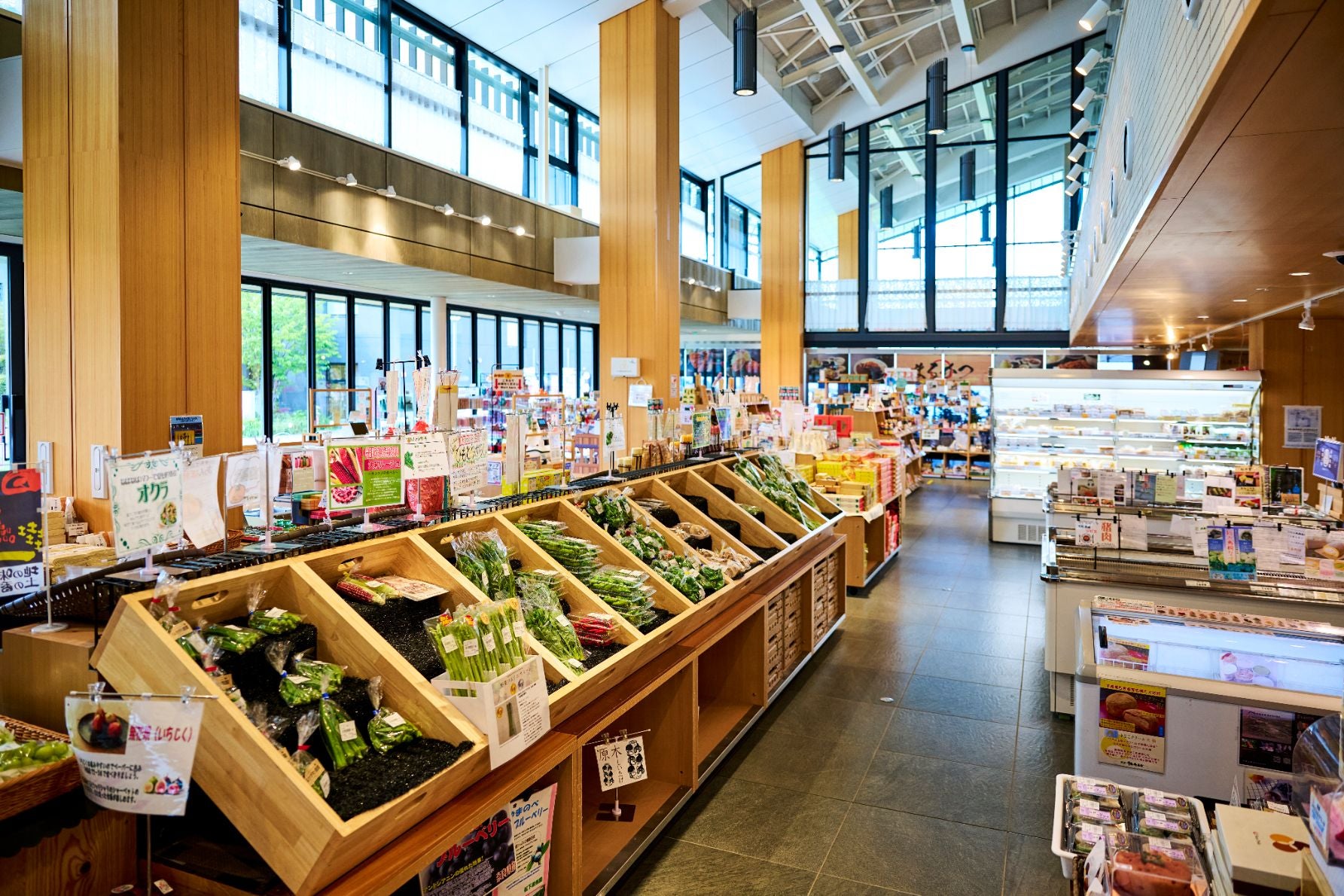 交流にぎわい棟の食品売り場