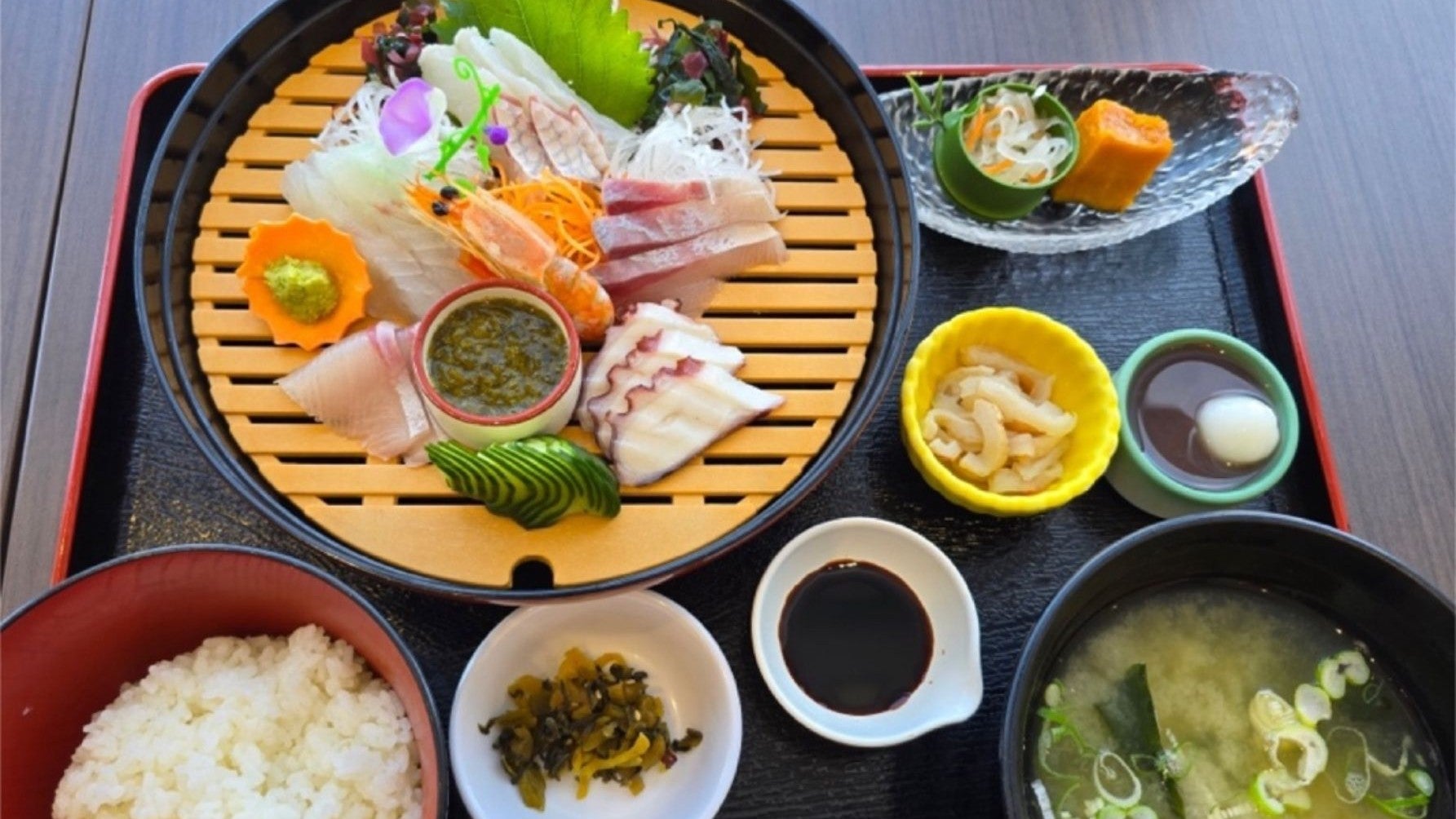 デルフィーニのお刺身定食