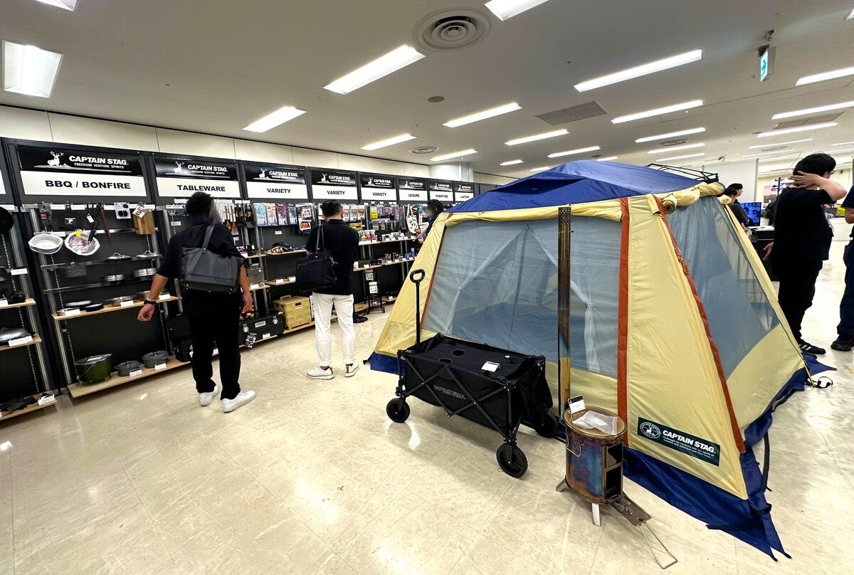 キャプテンスタッグ展示会のテント設営コーナー
