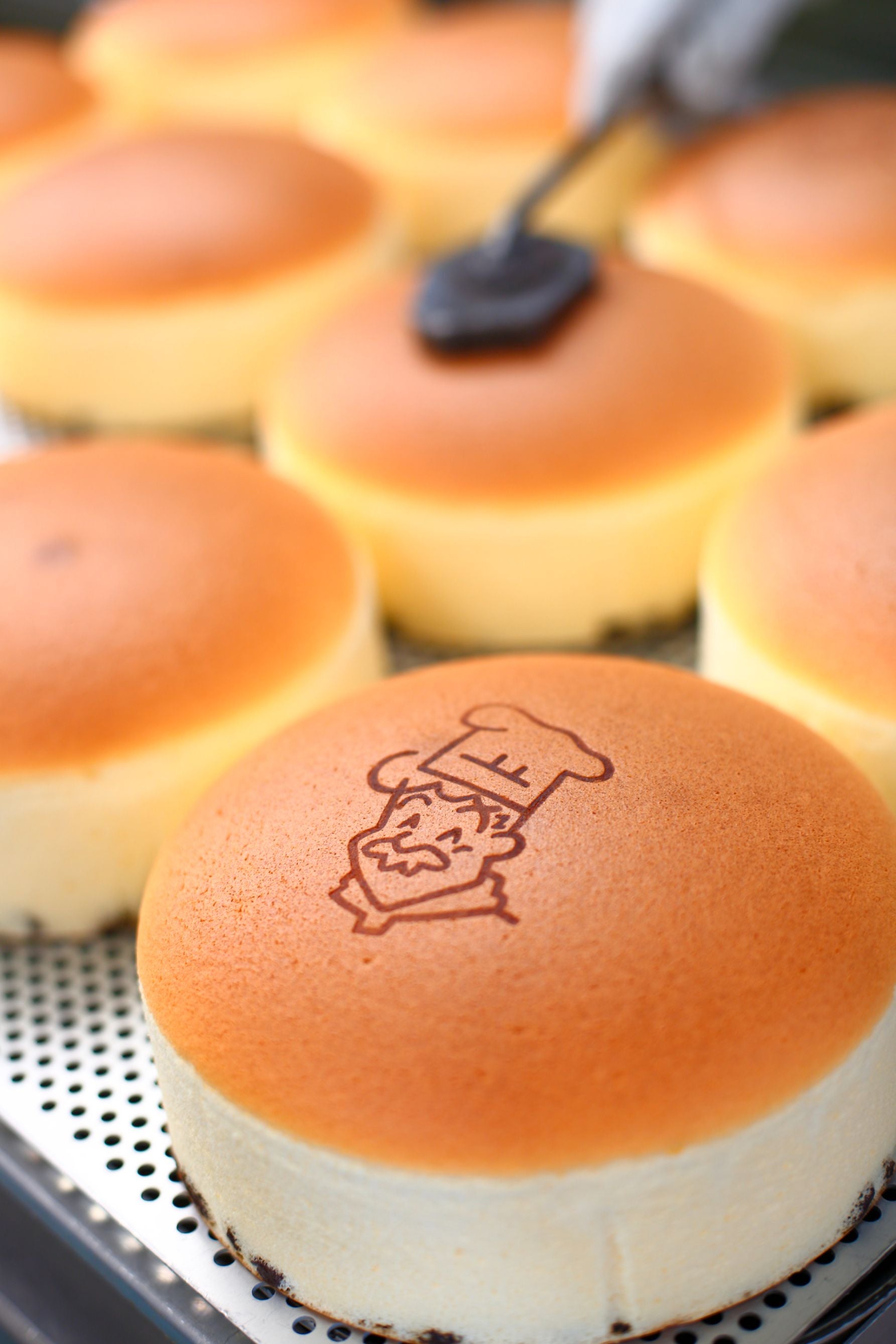 りくろーおじさんの店「焼きたてチーズケーキ」