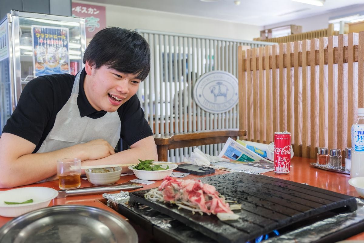 野菜の蒸気で肉を蒸し焼きにする独自のスタイル