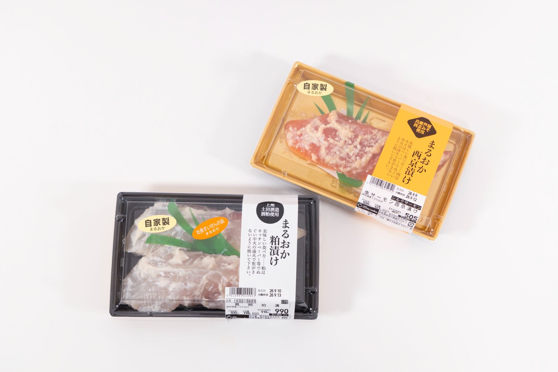 左手前：真鯛粕漬 100g当たり500円/右奥：生サーモン西京漬け 100ｇ当たり500円