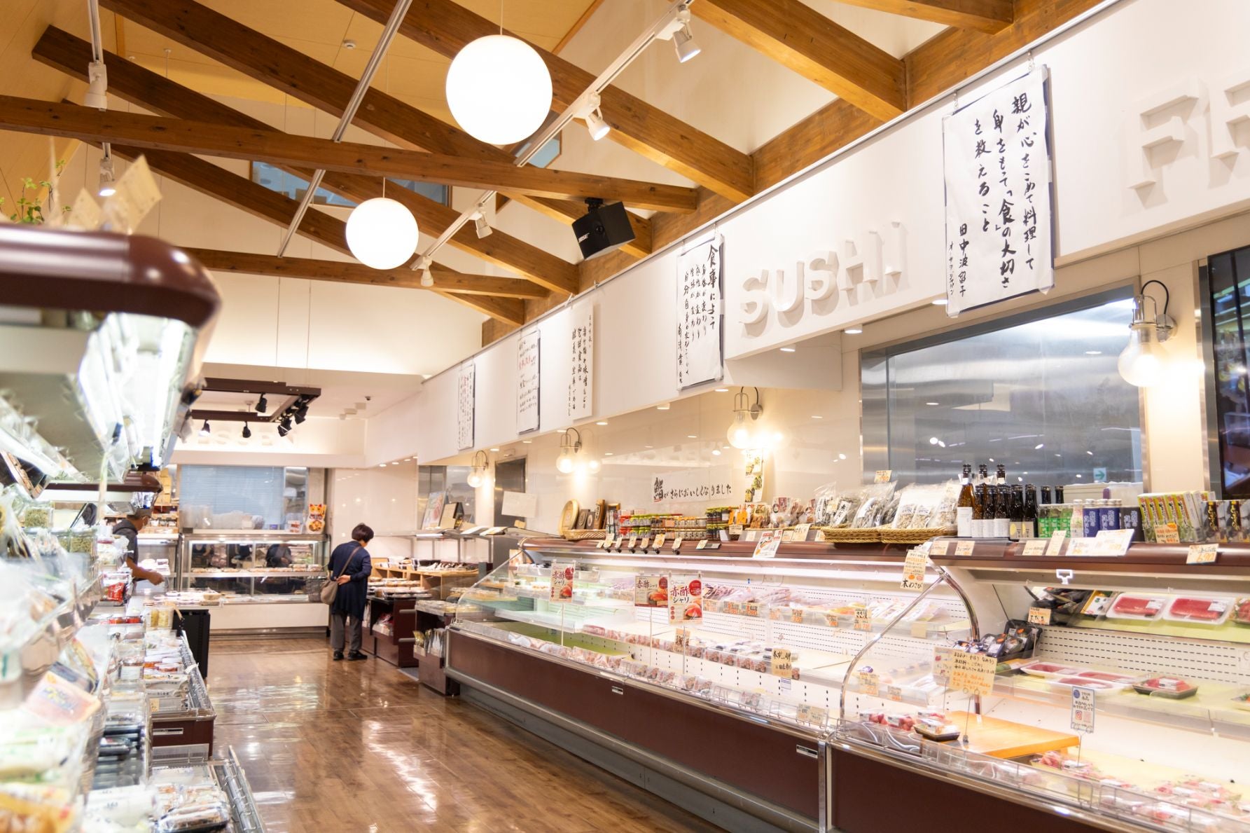 まるおかの店内