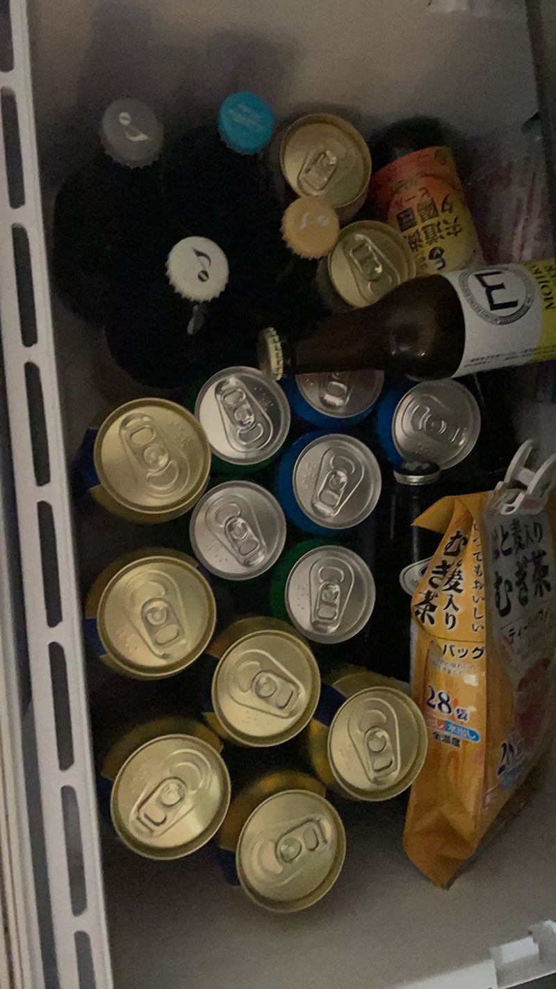 冷蔵庫に常備されている、沢山のビール