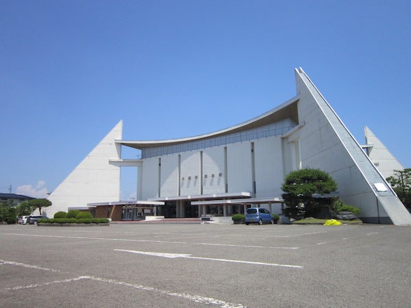 大崎市民会館の正面写真