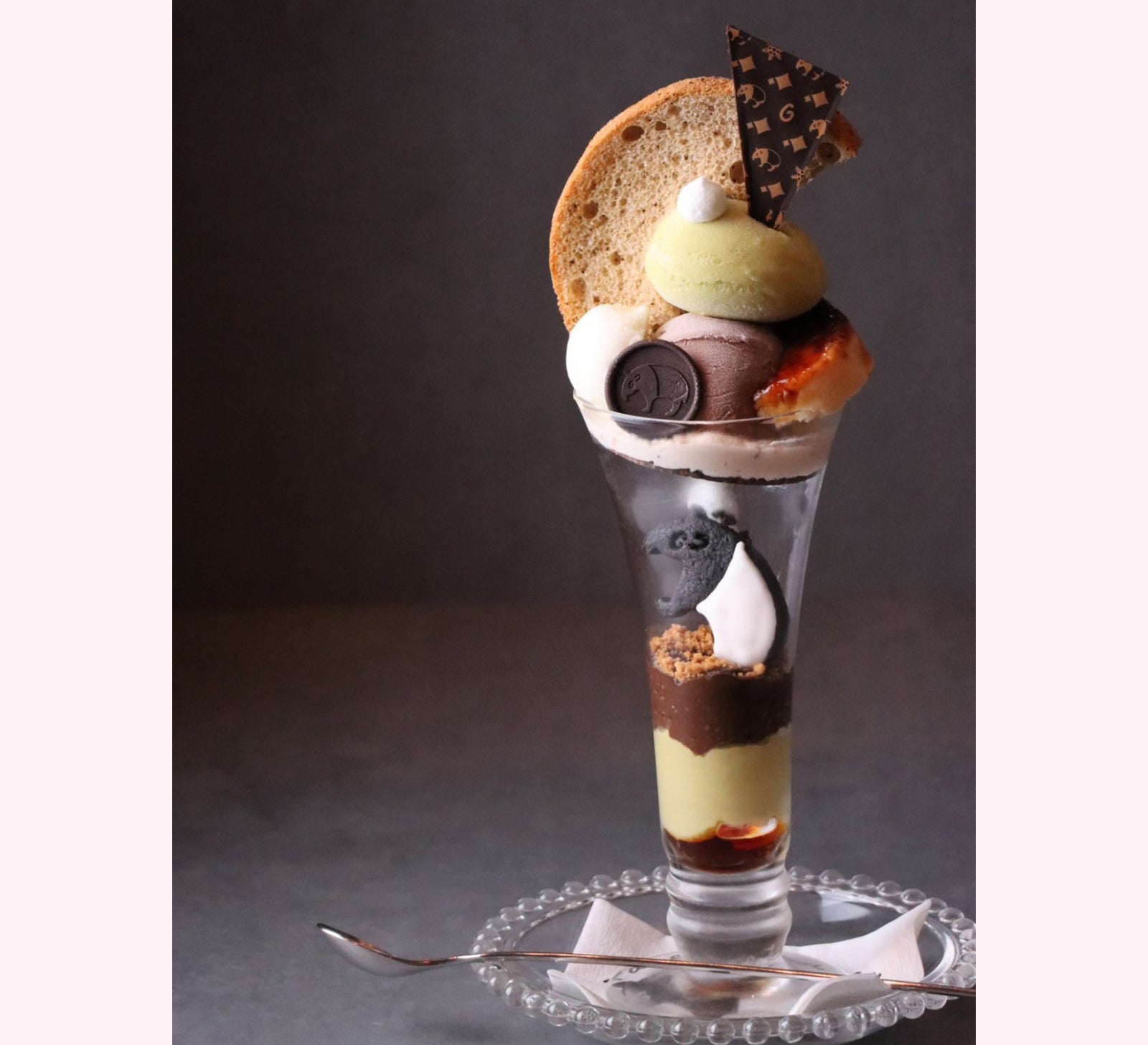ピスタチオとチョコレートのパフェ