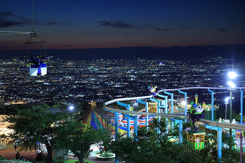 遊園地と街の夜景