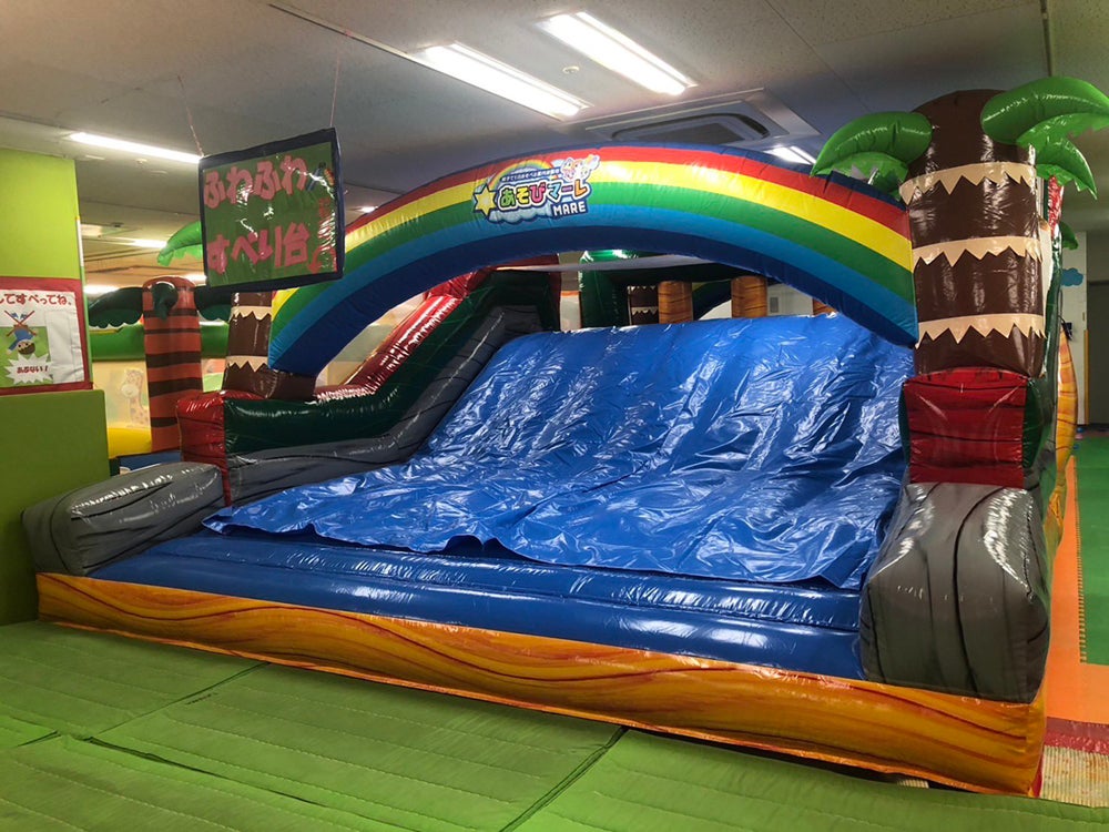 エアー遊具のすべり台