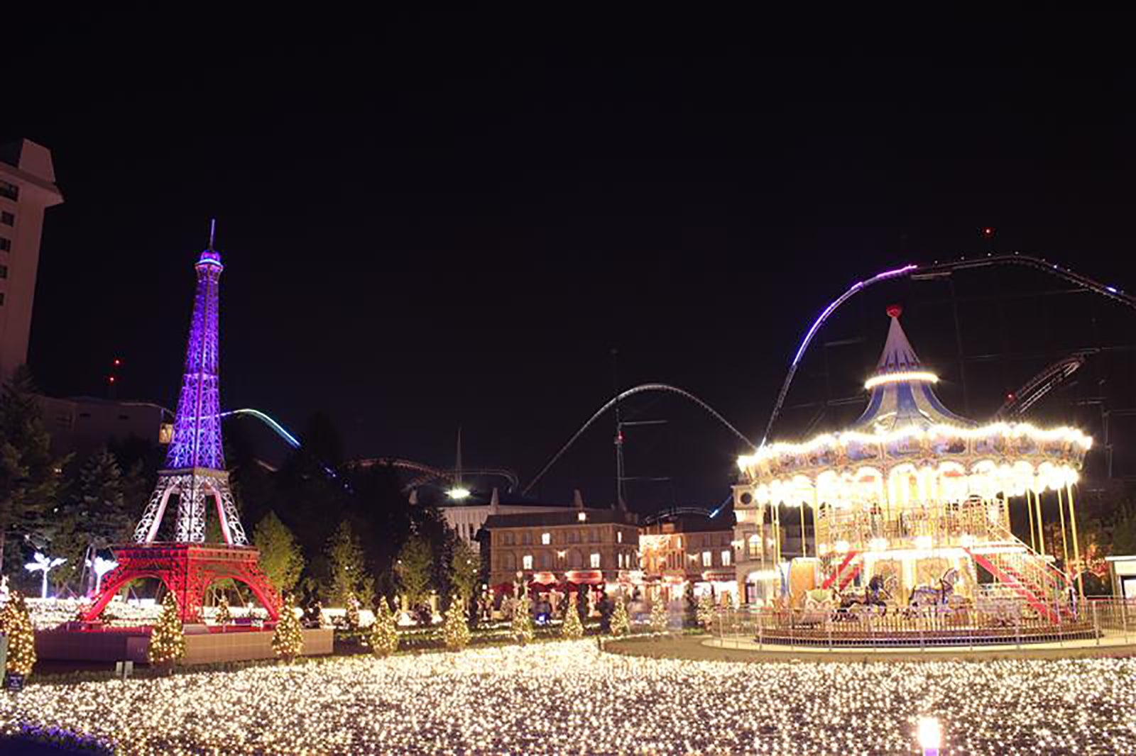 富士急ハイランド「リサとガスパールタウン」夜景