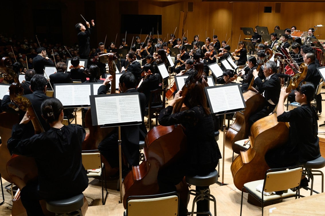 神奈川フィルハーモニー管弦楽団の後ろ姿