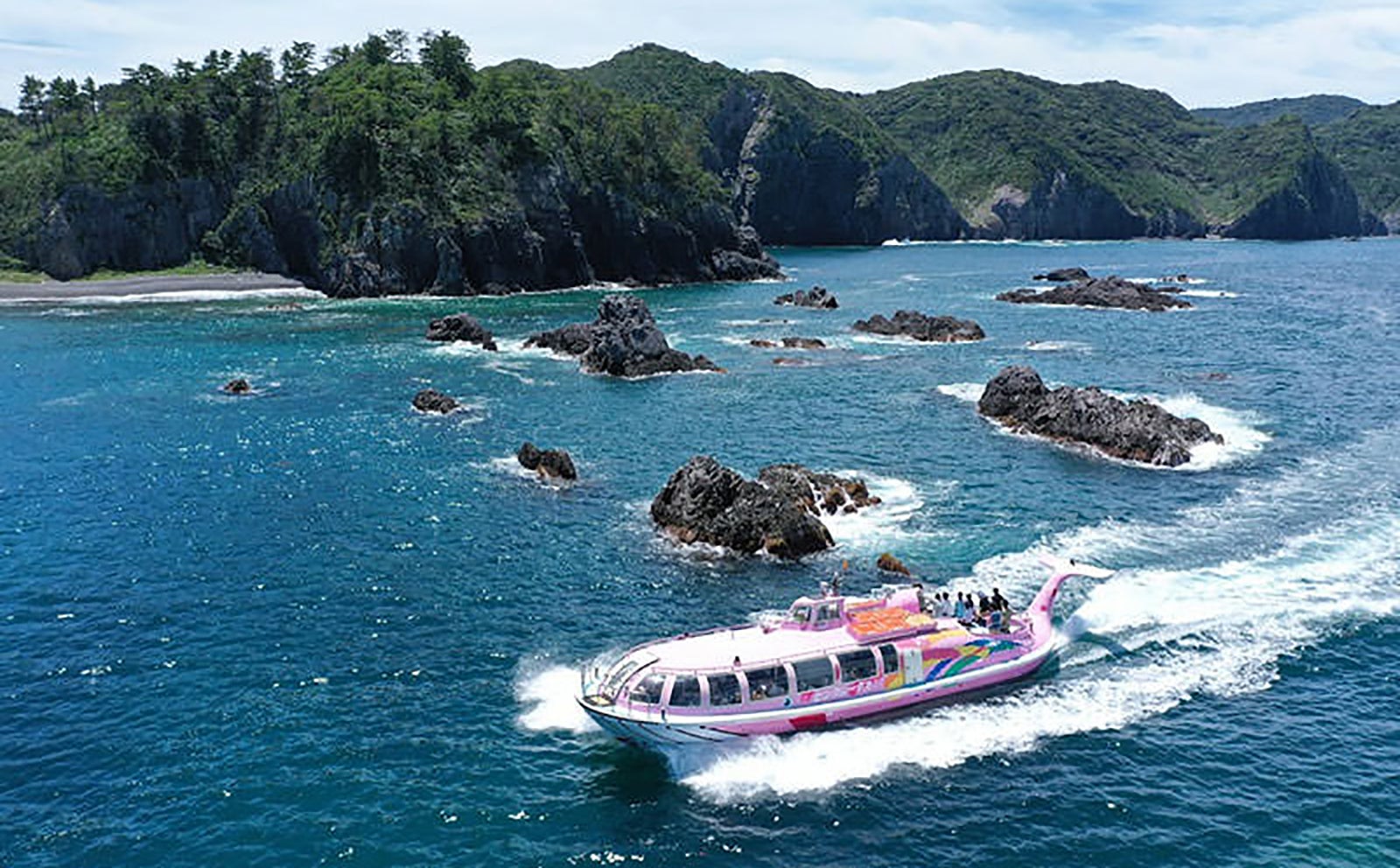 青海島の海と観光汽船