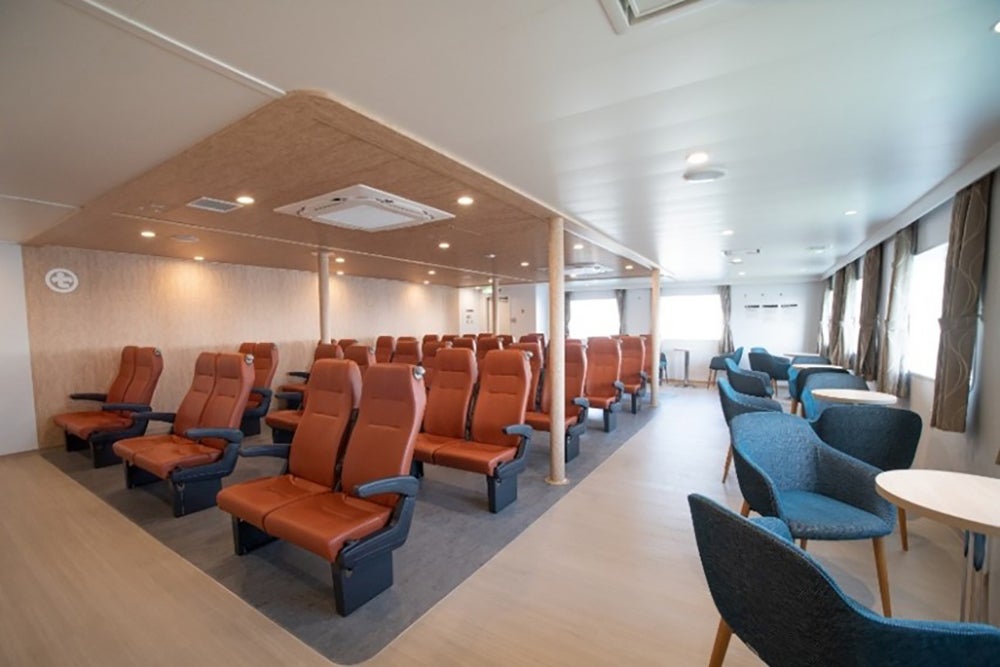 フェリーの椅子席