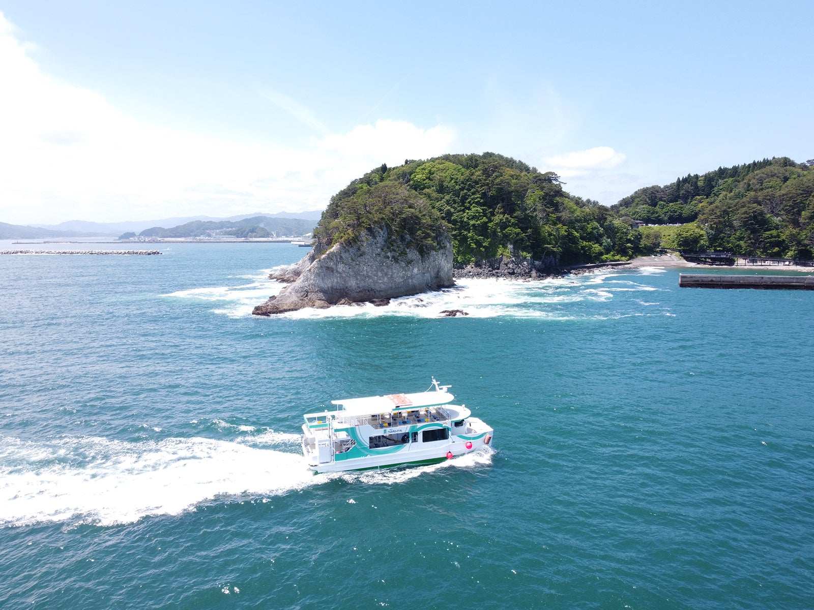 航行する宮古うみねこ丸