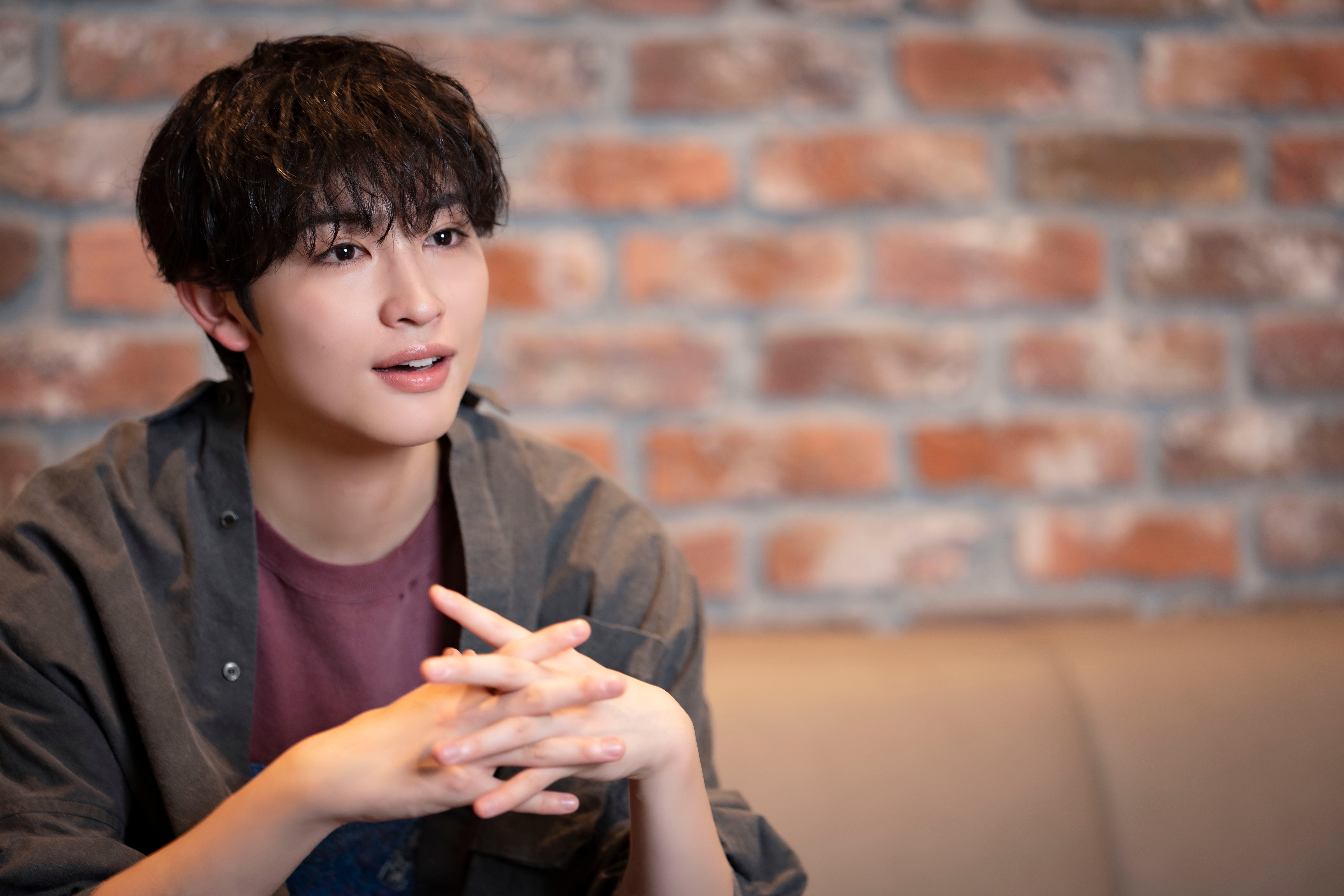 増子敦貴が運転免許取得を報告、初ドライブの話を笑顔で語るインタビュー写真