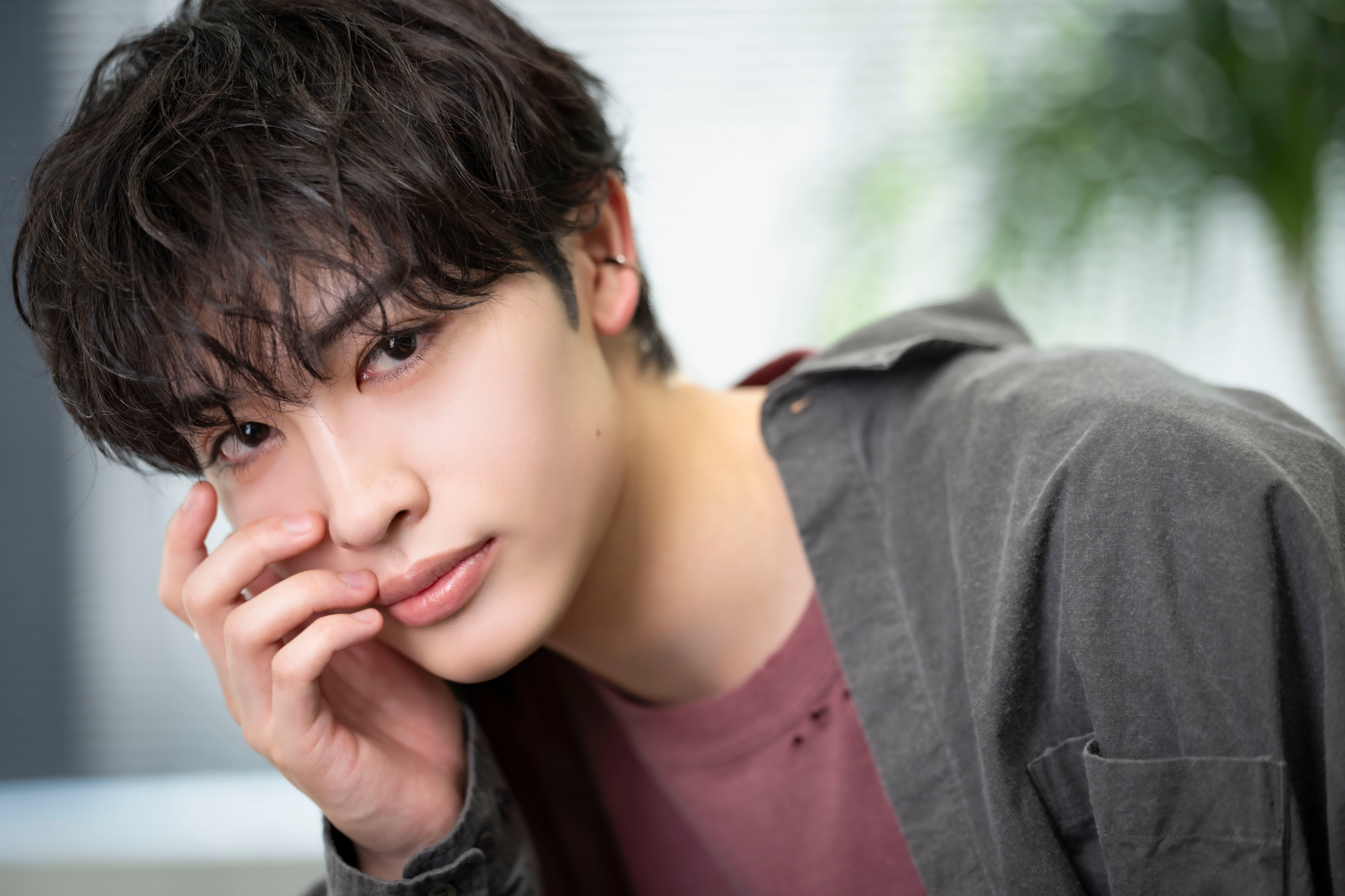 俳優・アーティストの増子敦貴さんのポートレート写真