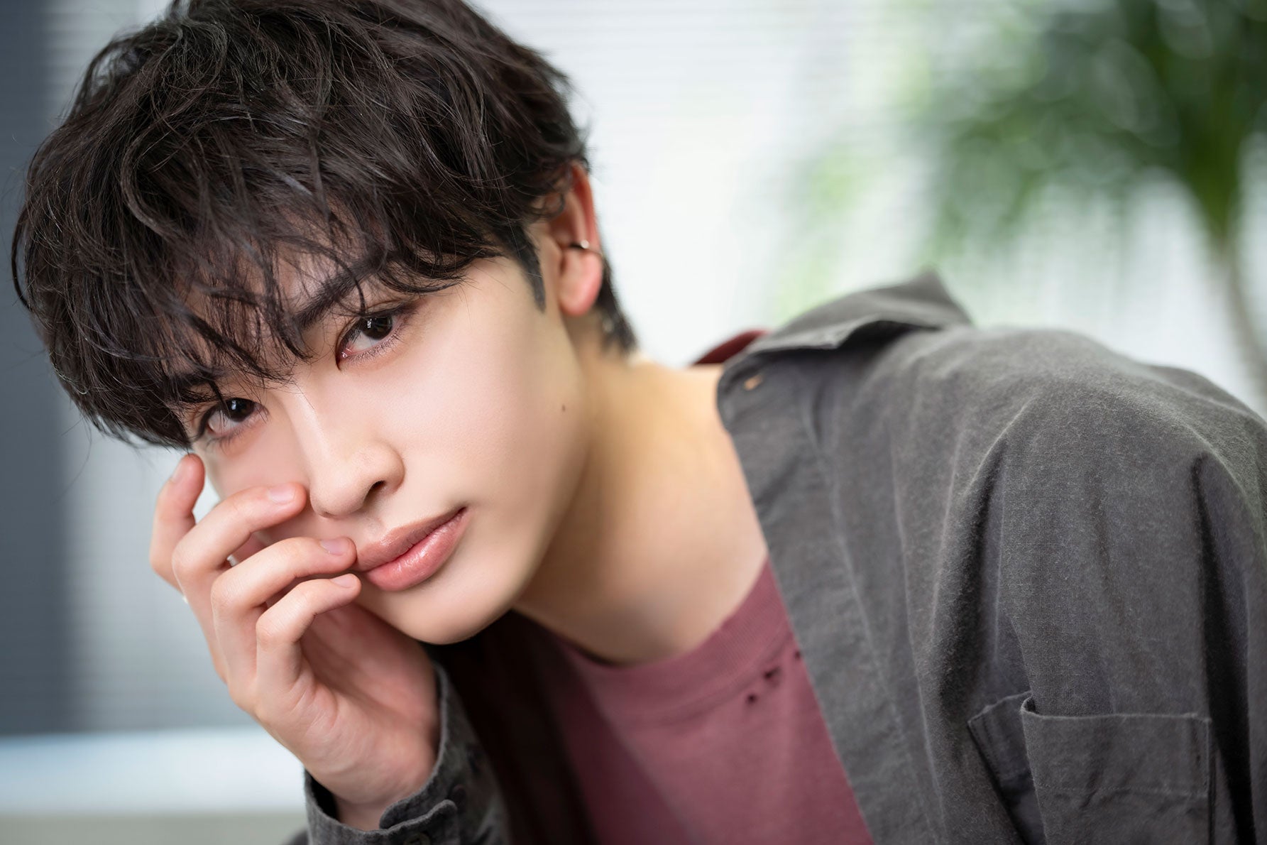 俳優・アーティストの増子敦貴さんのポートレート写真