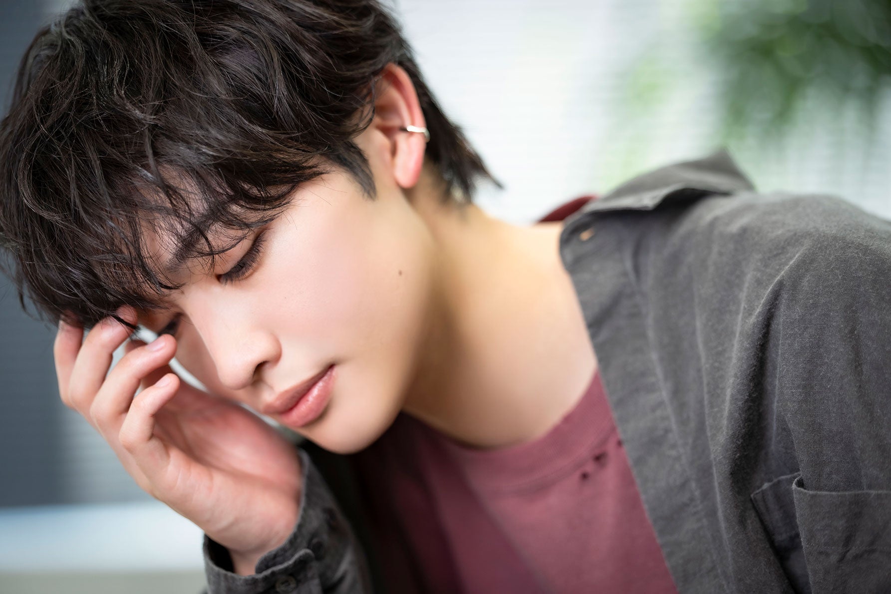 落ち着いた表情でこちらを見る増子敦貴さんの横顔