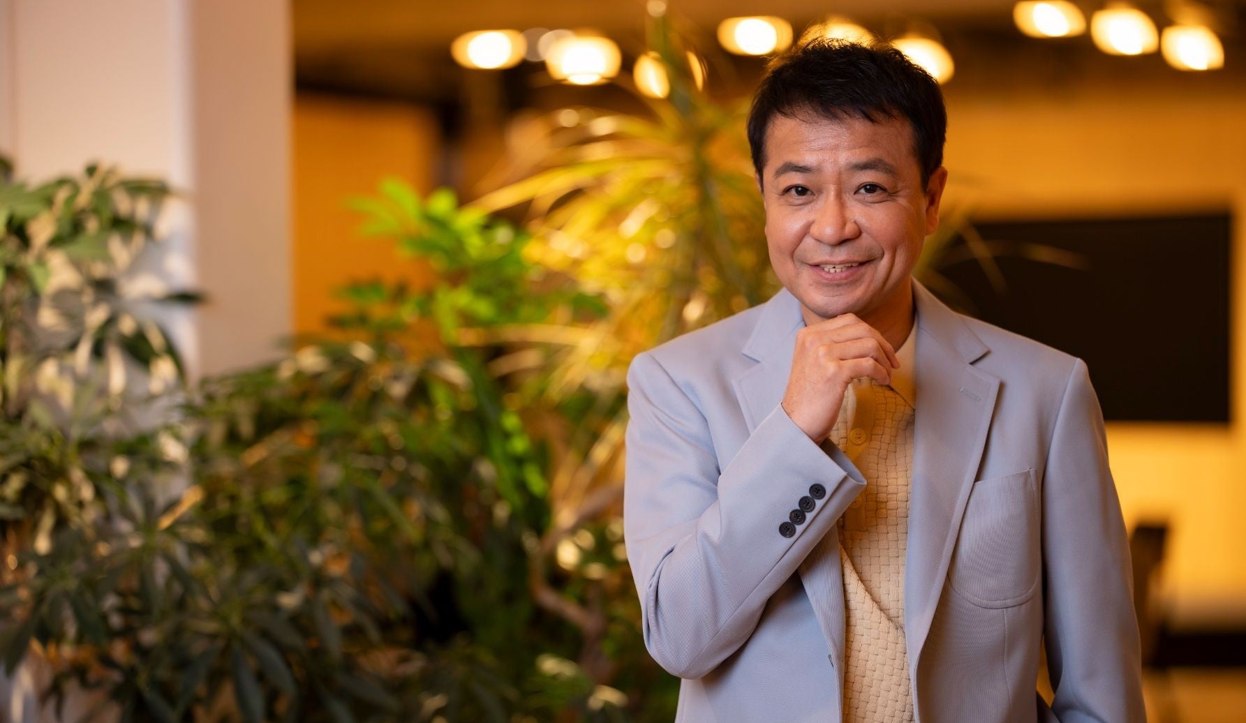 インタビューに応じる中山秀征さん