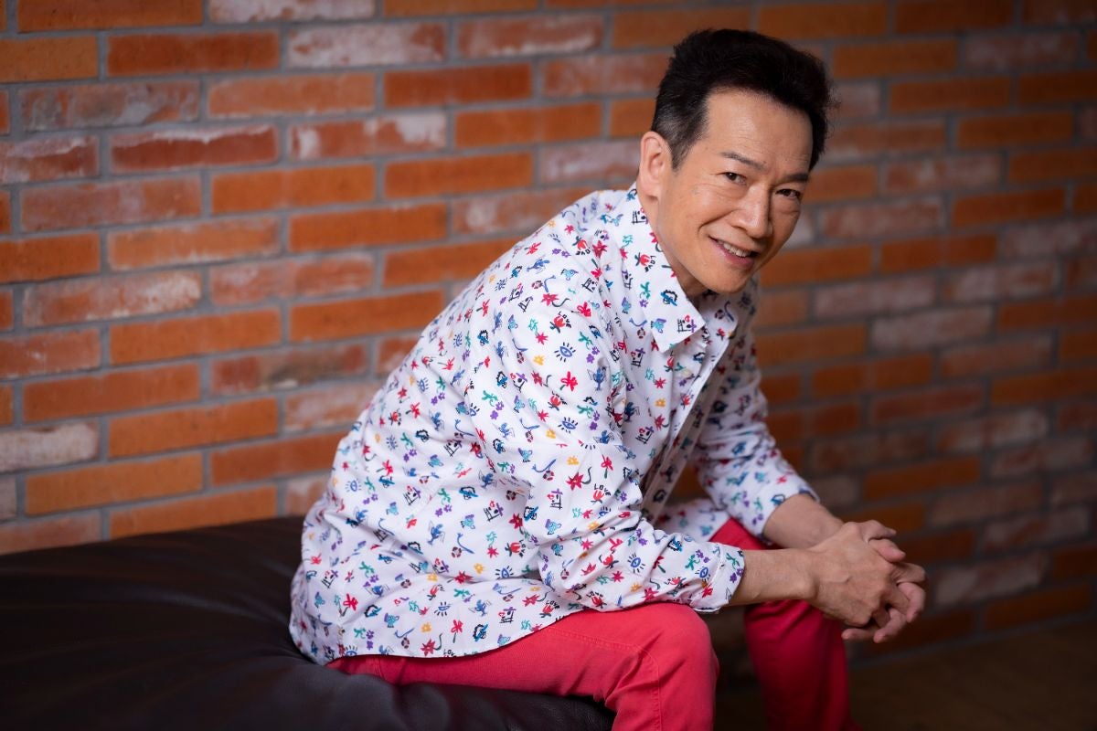 毅然とした田原俊彦さんのインタビューカット