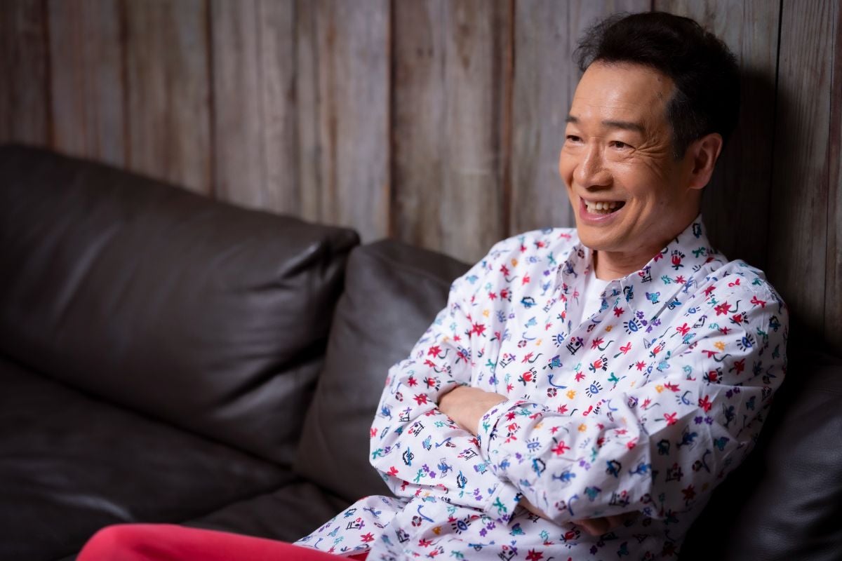 愛車について語る田原俊彦さんのインタビューカット