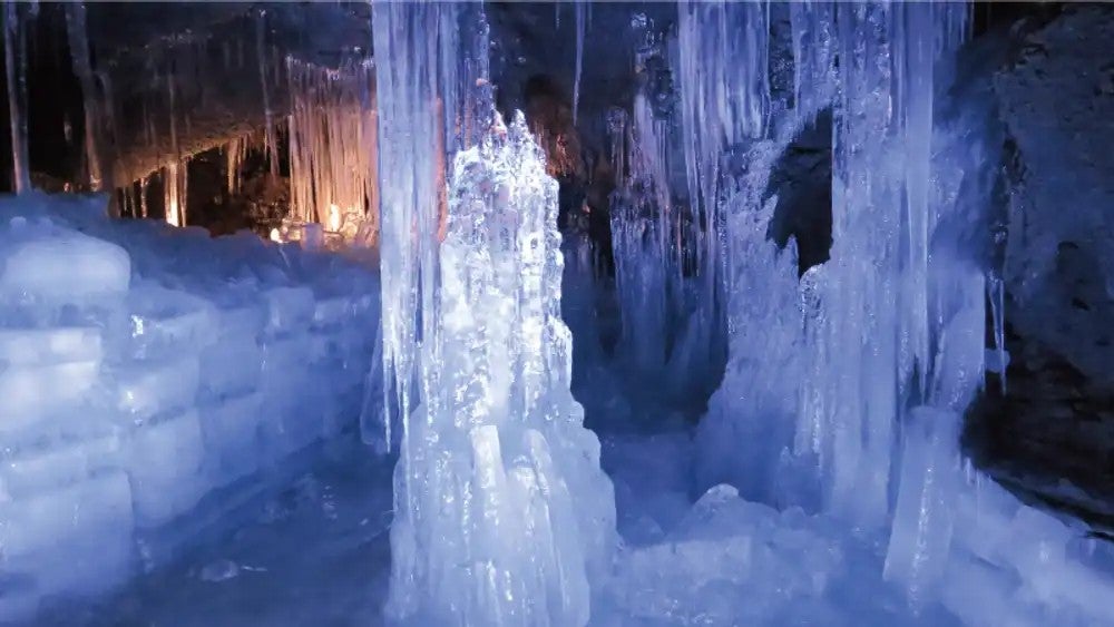 風穴内部の氷柱