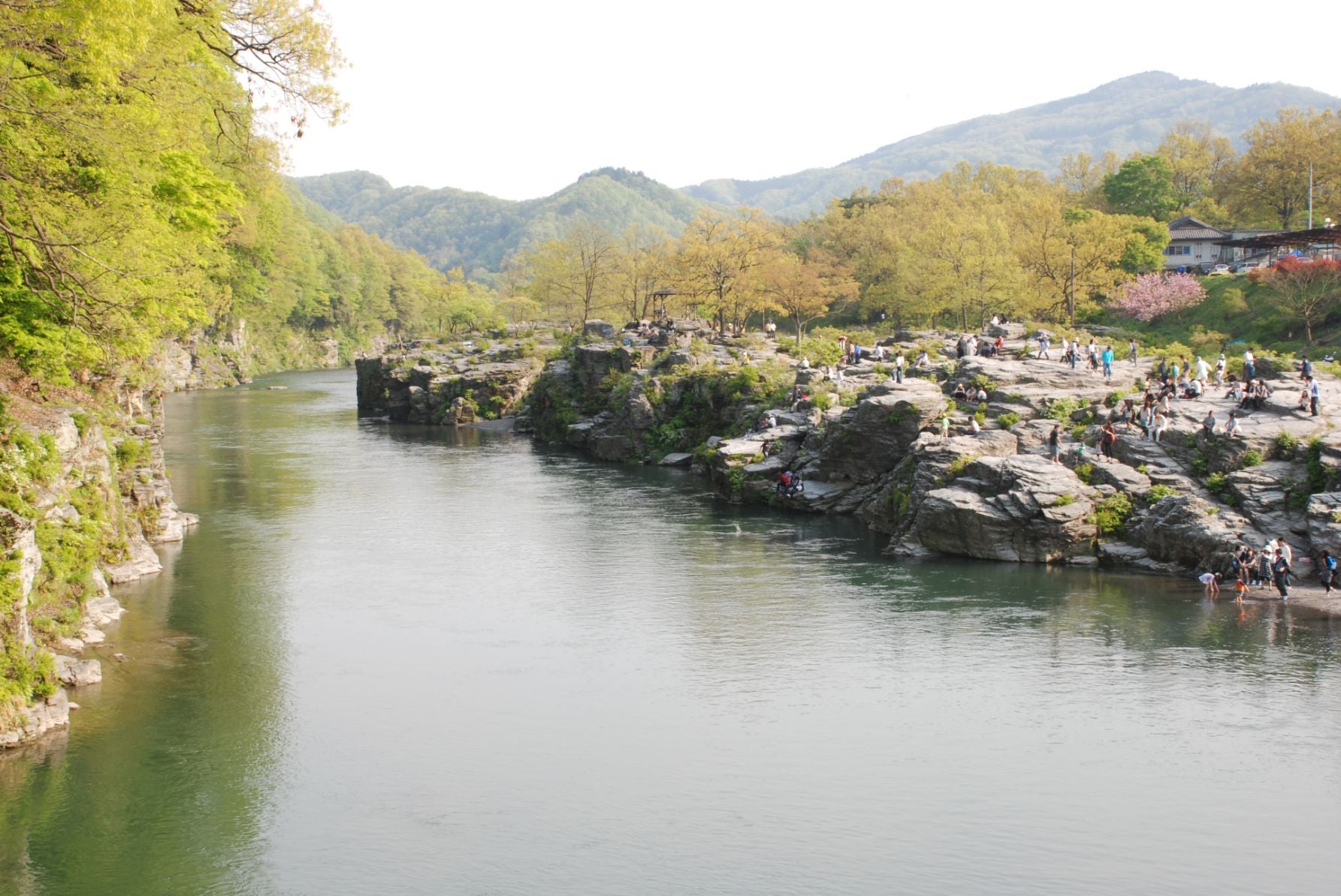 奇岩や断崖が続く長瀞渓谷