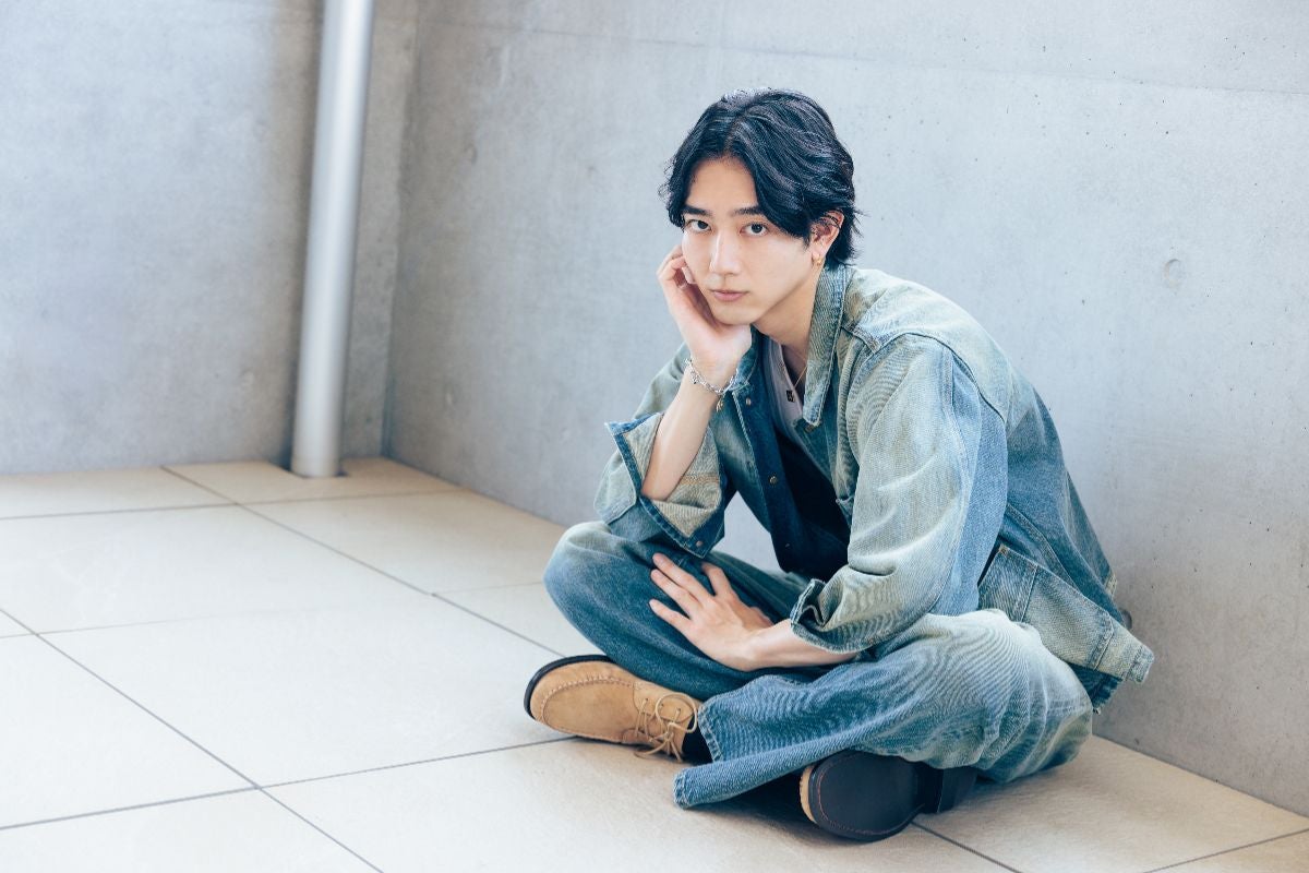 精悍な佇まいの駒木根葵汰さん