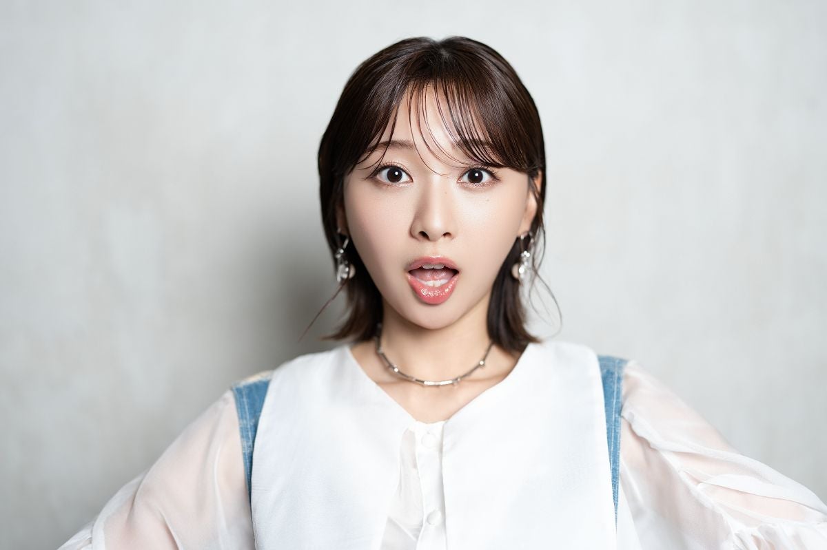 驚き顔の富田鈴花さん