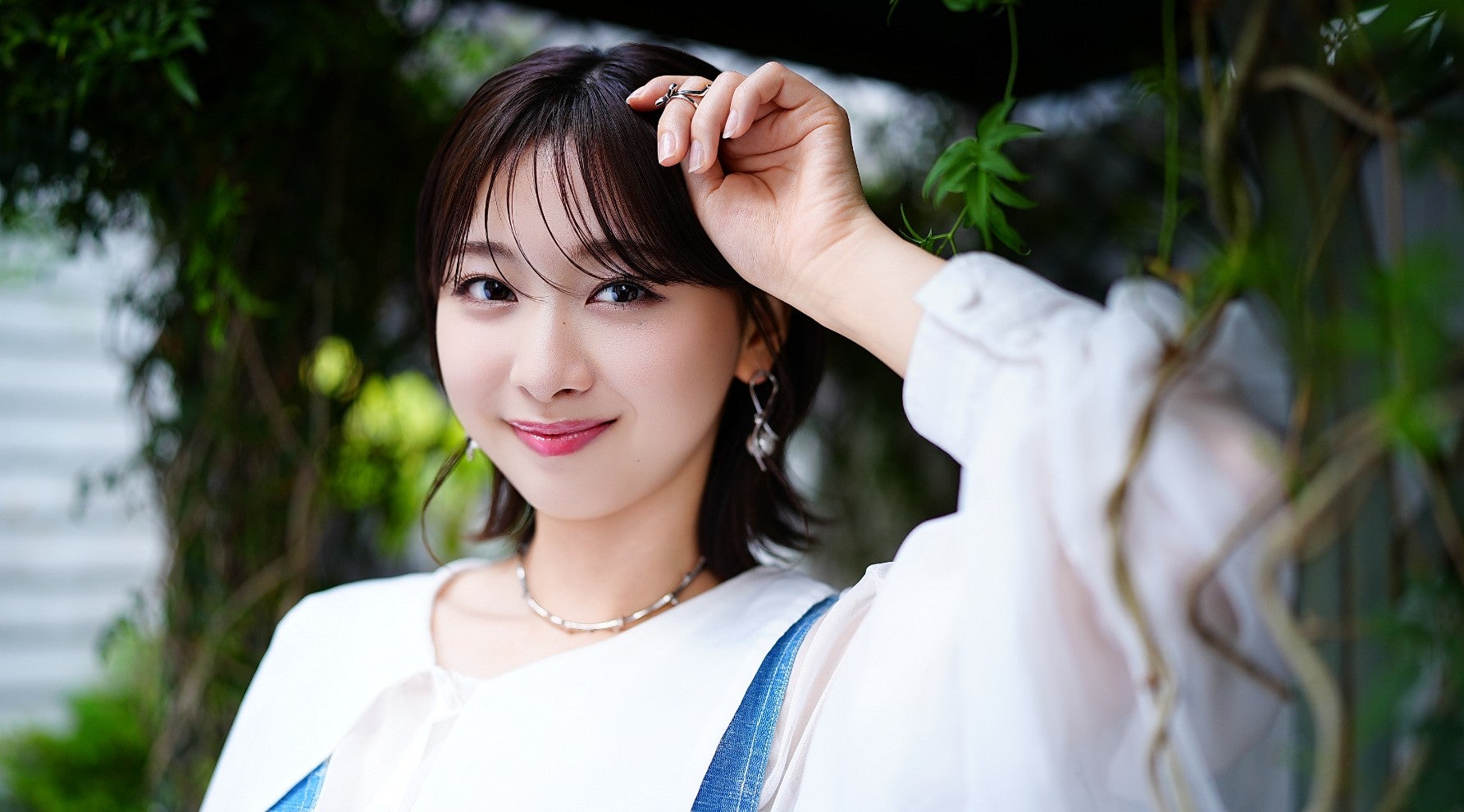 にこやかに微笑む富田鈴花さん
