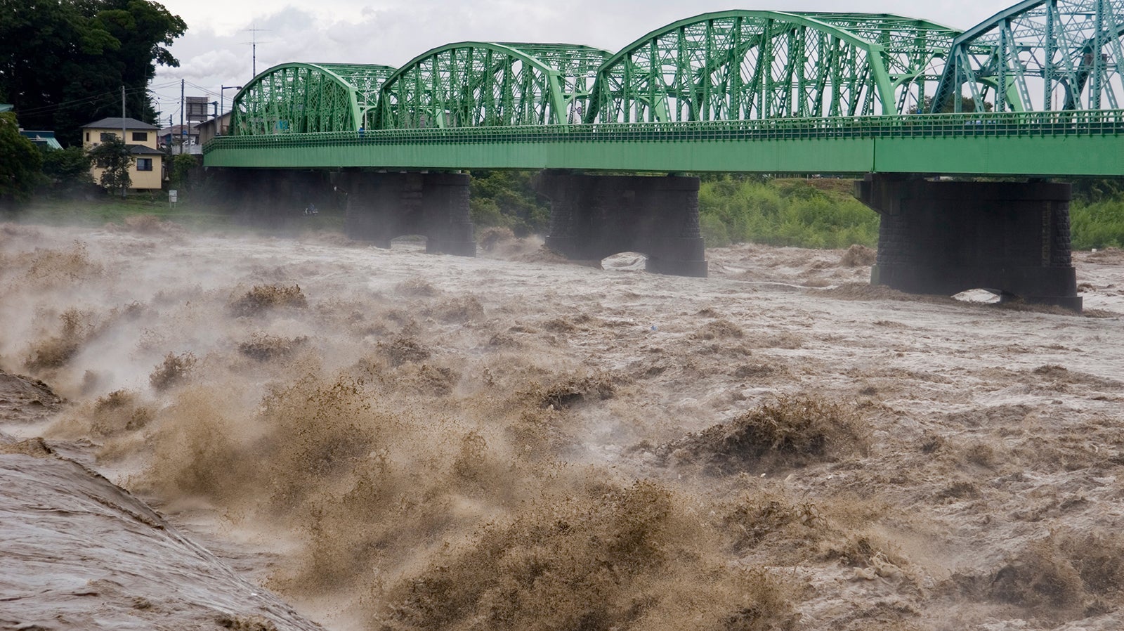 台風による河川の増水イメージ画像
